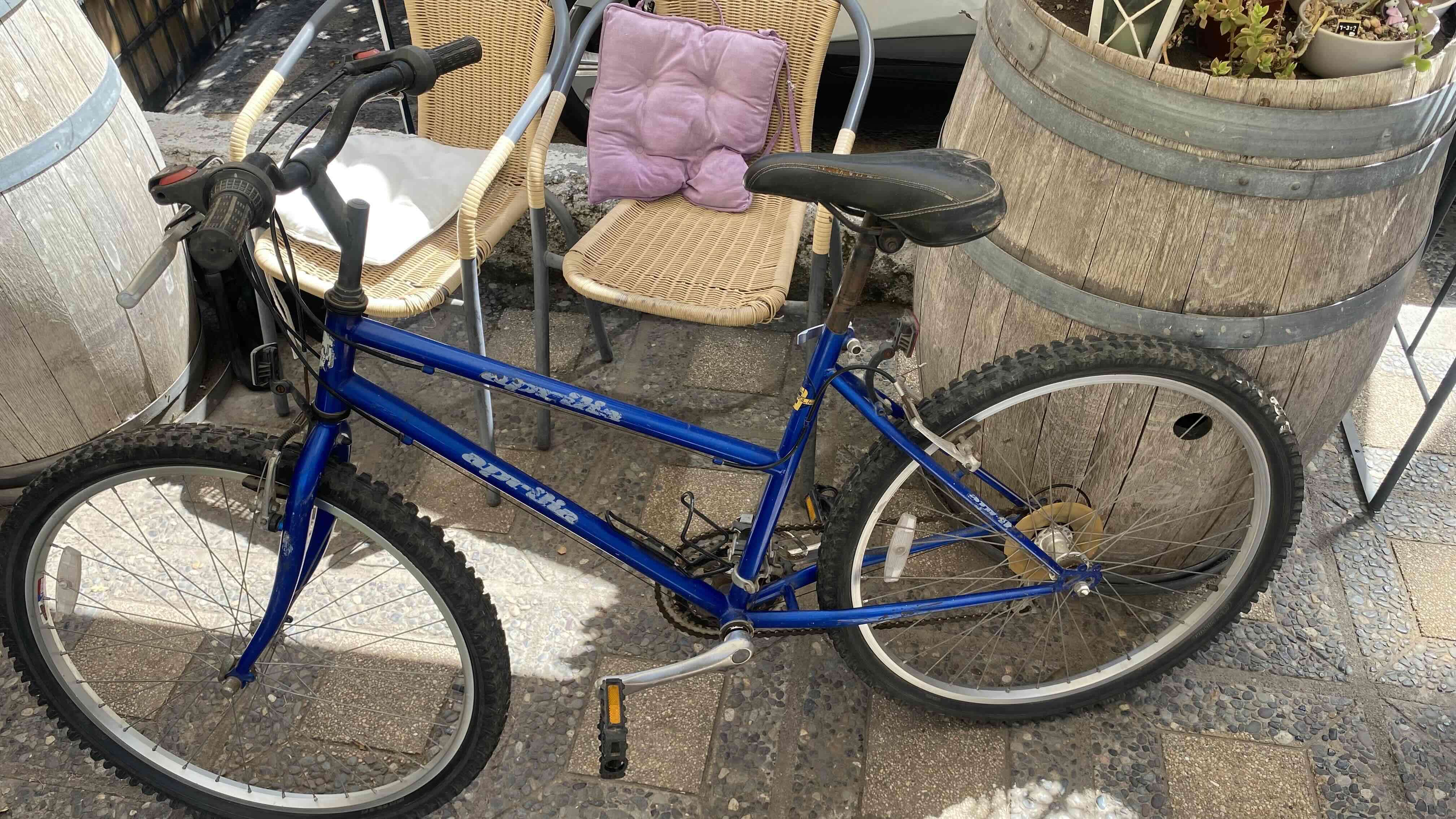 Bicicleta azul usada - miniatura 4