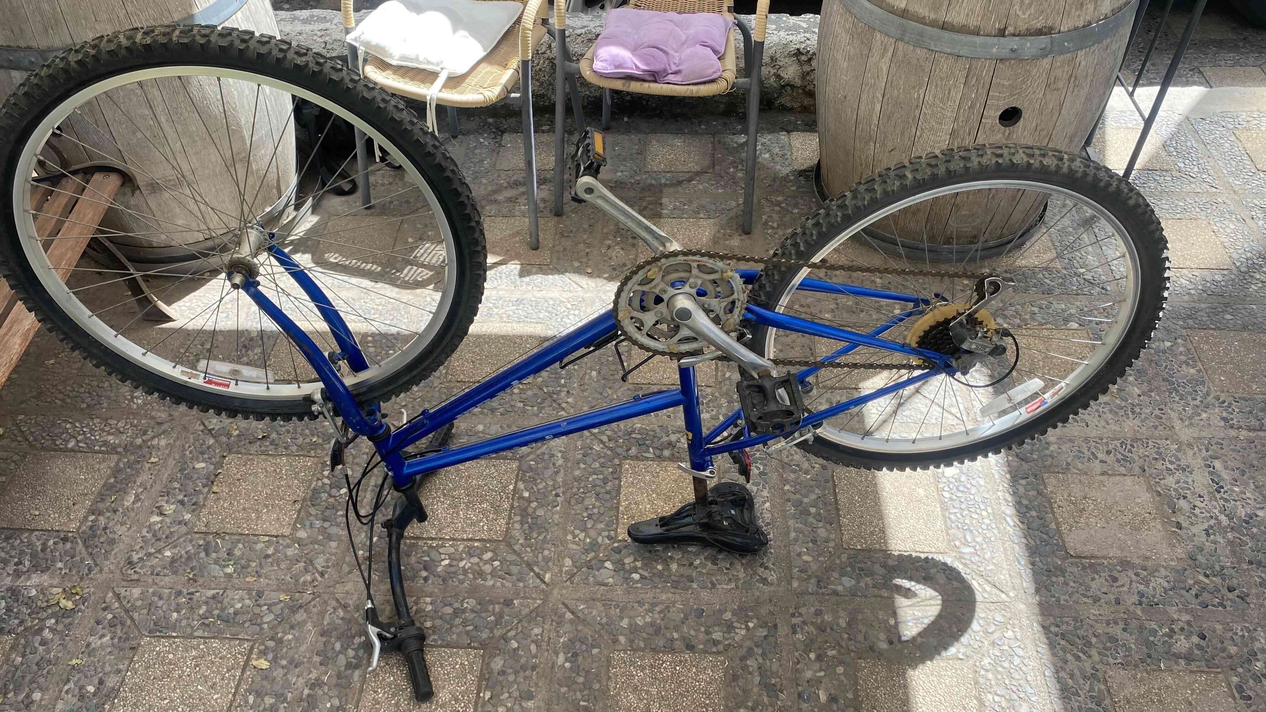 Bicicleta azul usada - miniatura 5