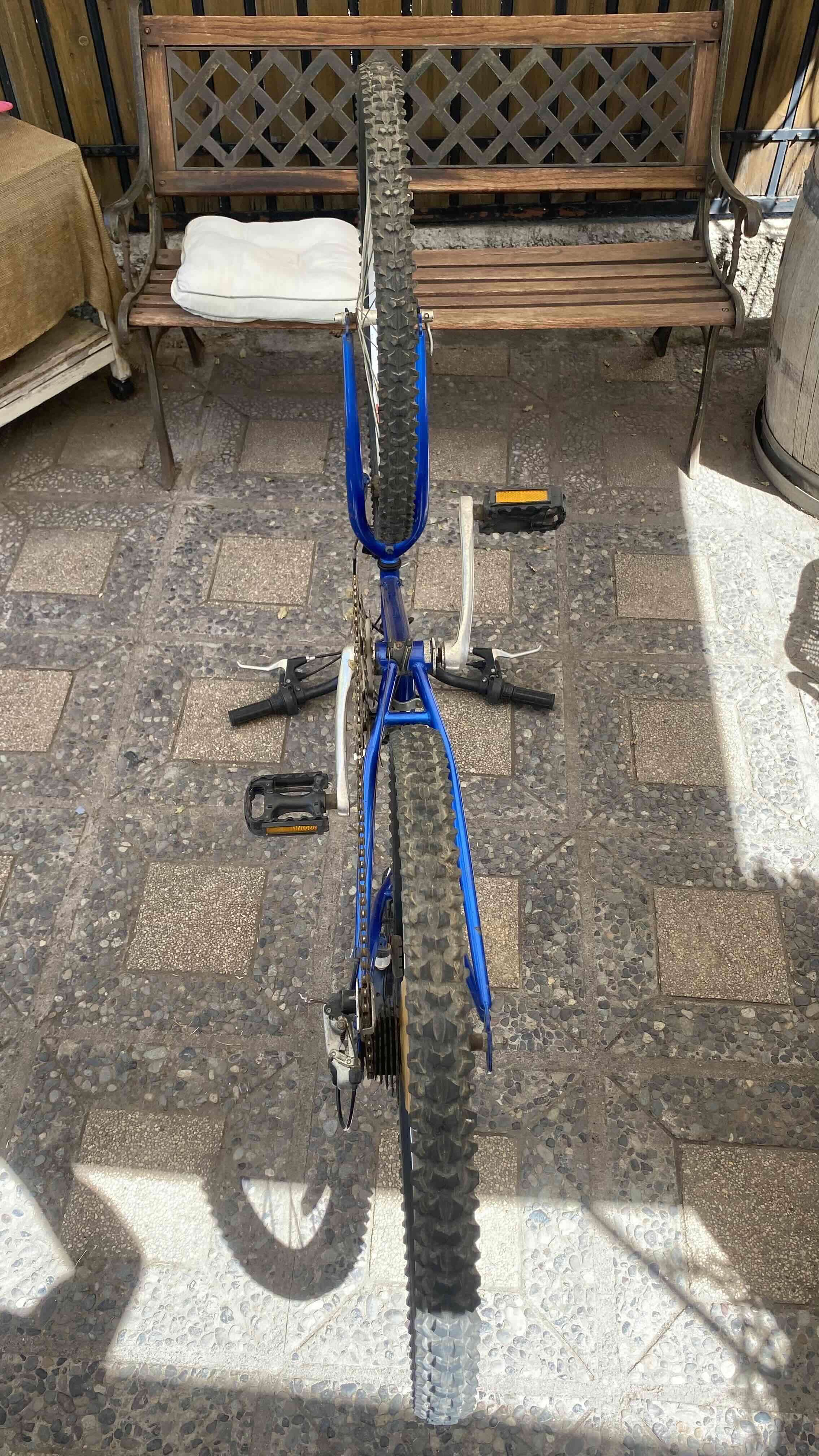 Bicicleta azul usada - miniatura 6