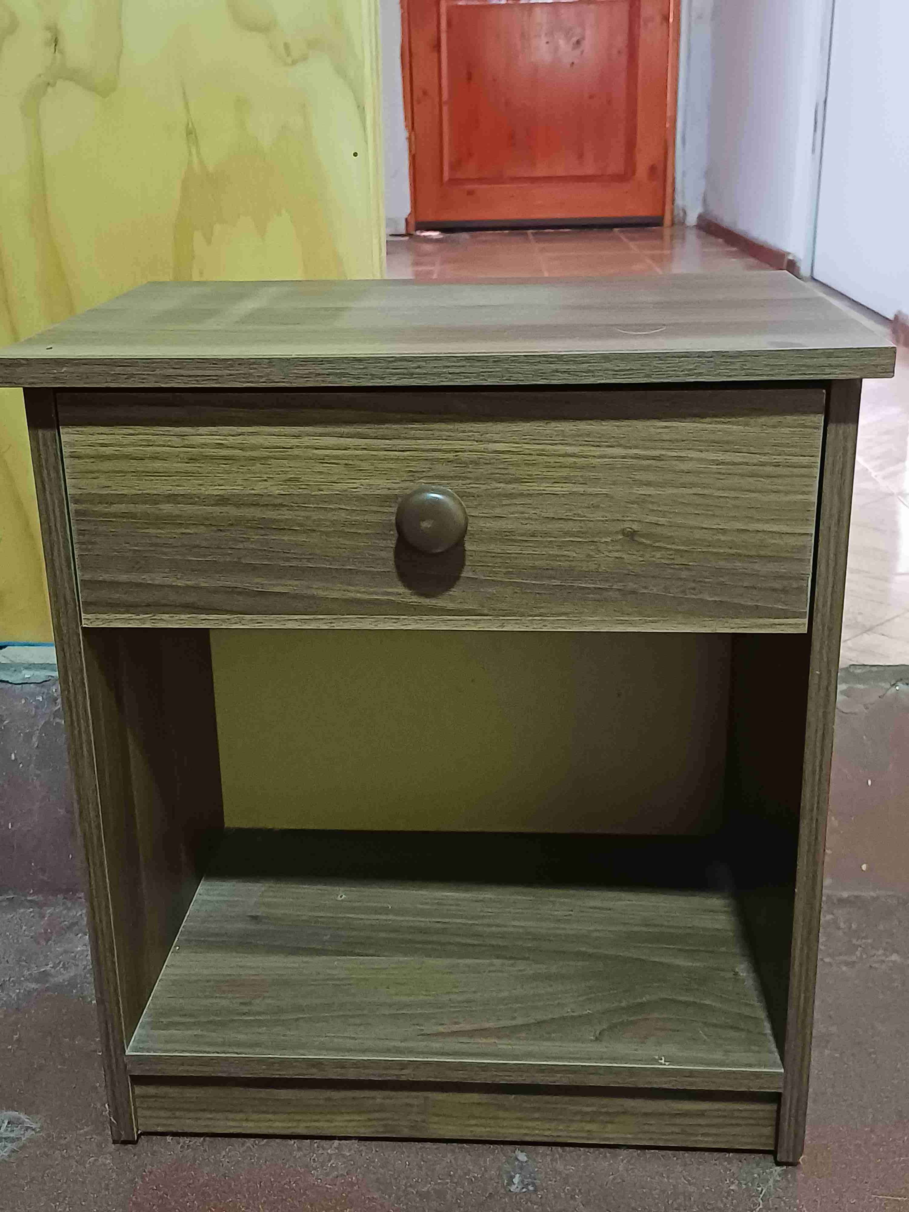 Velador de madera con cajón