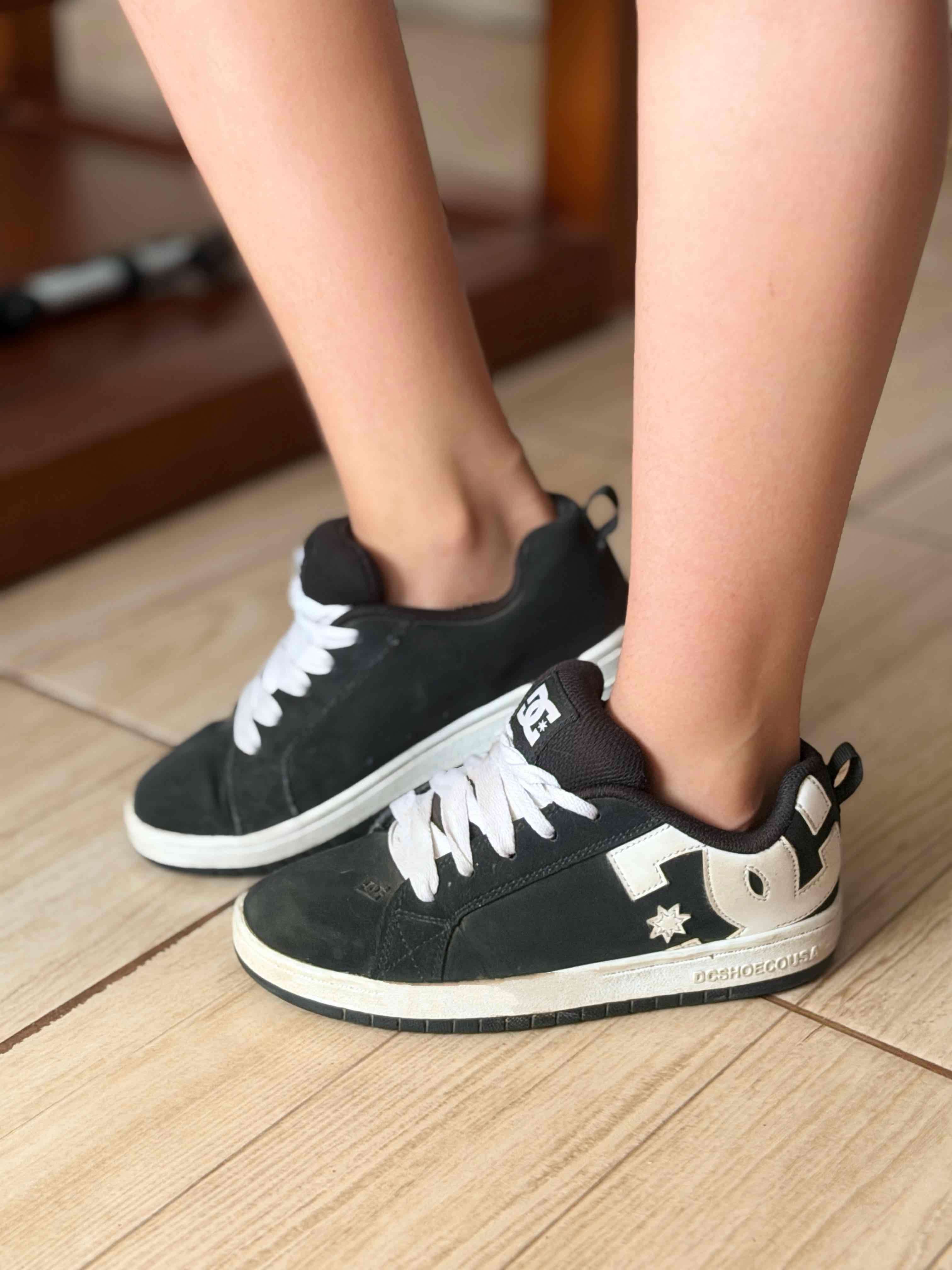 Zapatillas negras marca DC