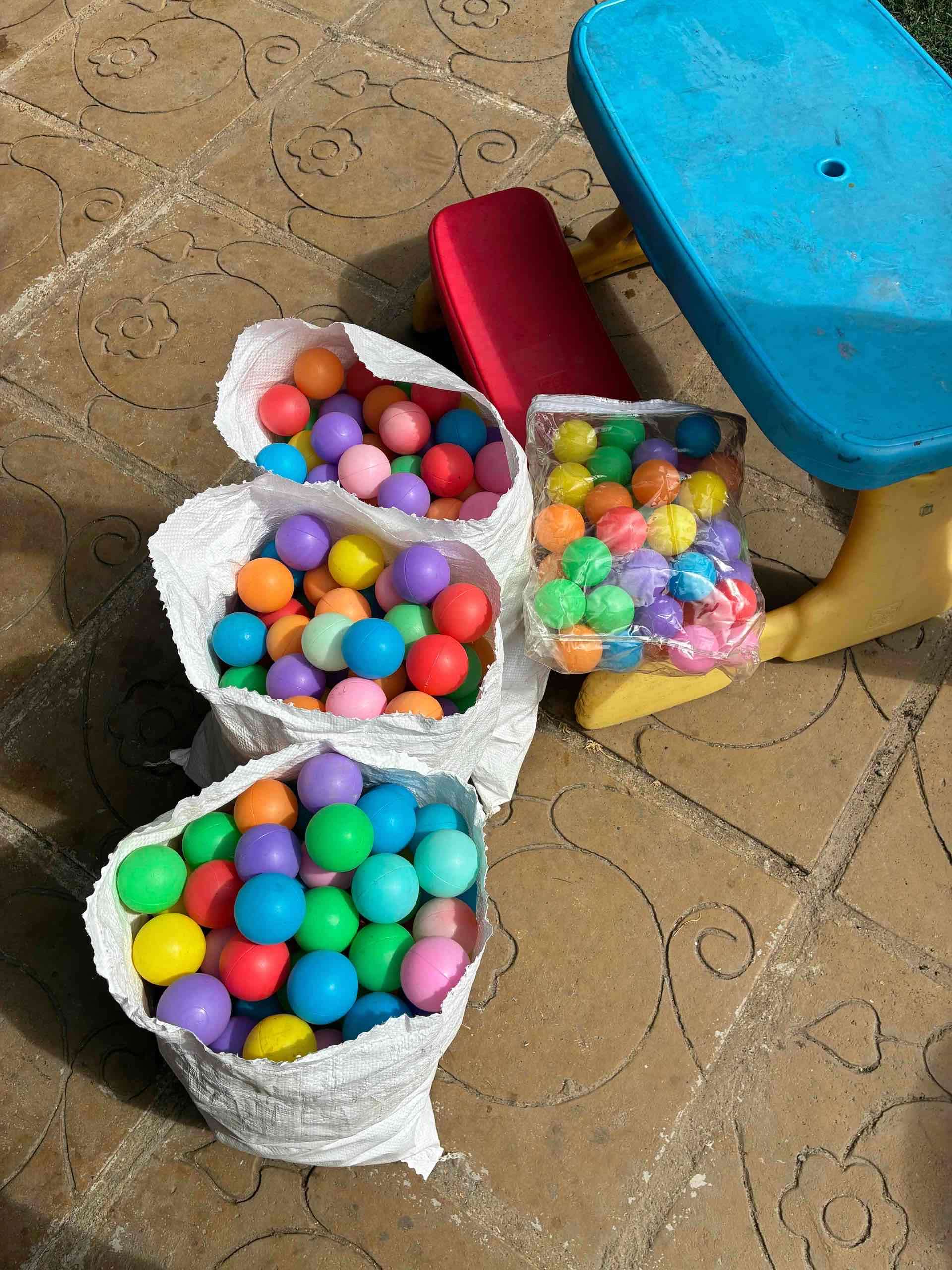 Pelotas de colores - miniatura 2