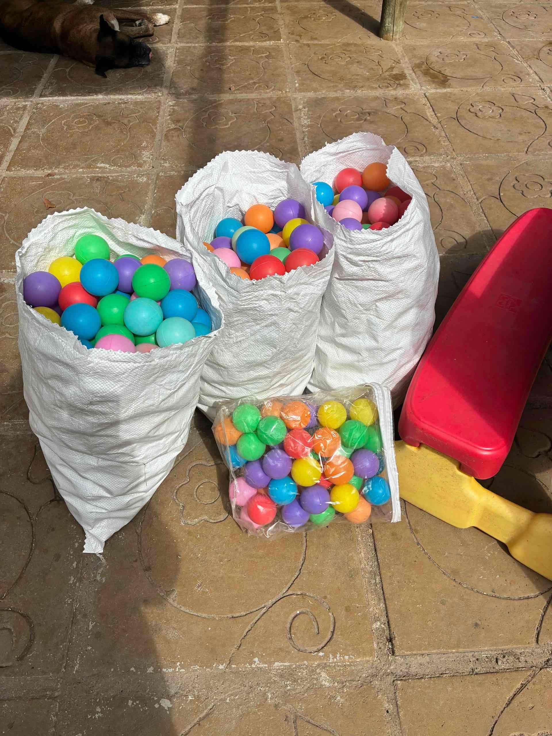 Pelotas de colores - miniatura 3