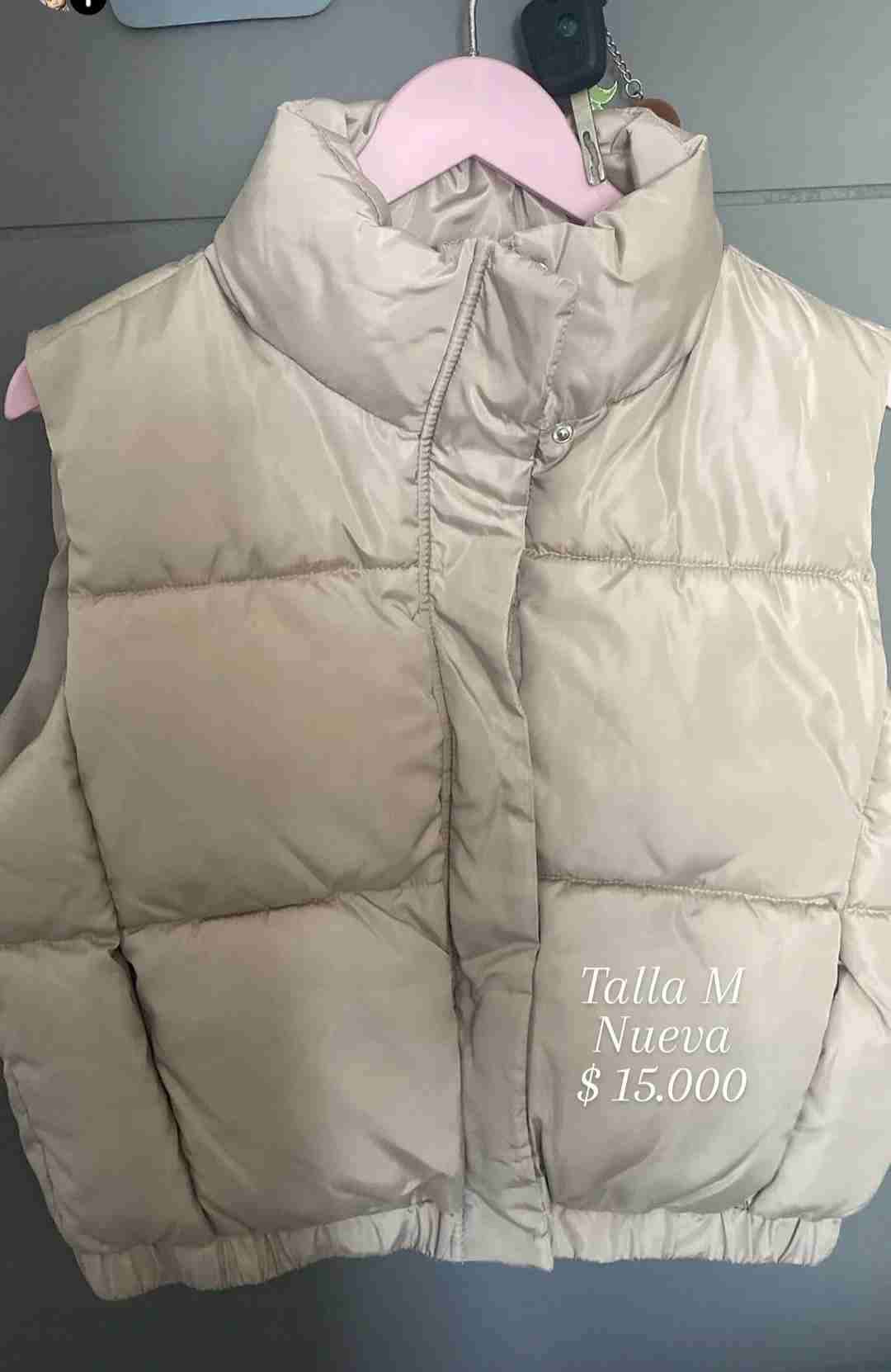 Chaleco acolchado beige para mujer