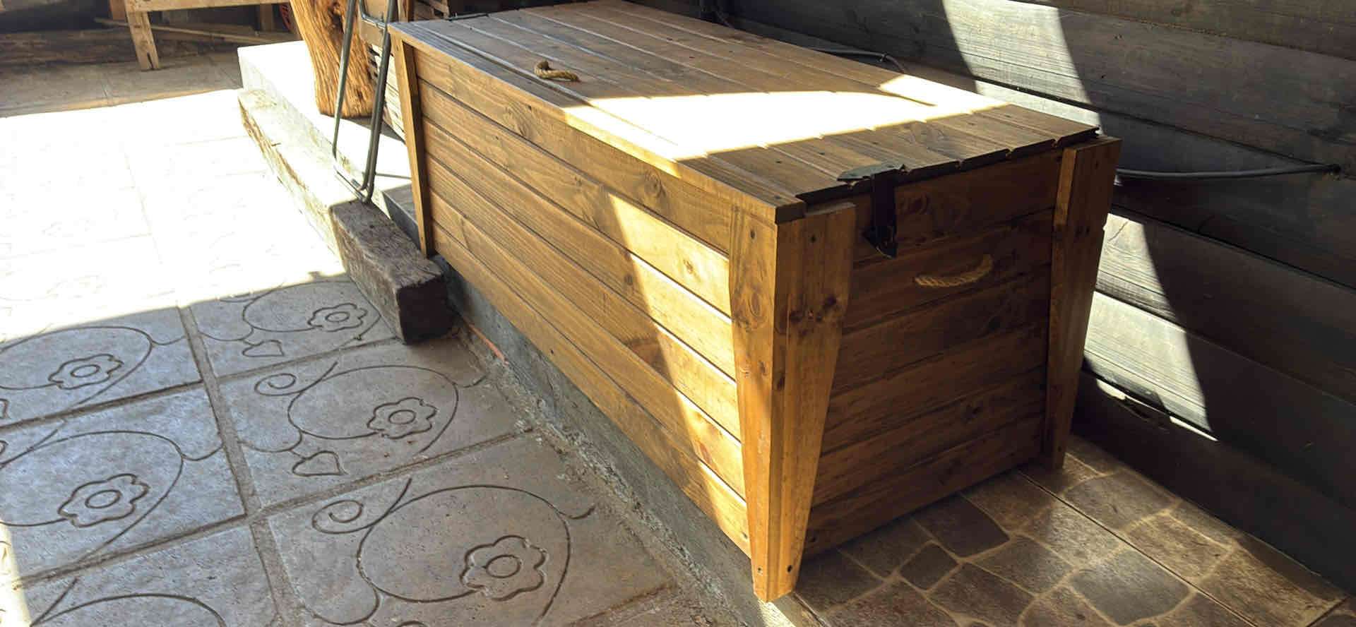 Baúl de madera rústico - miniatura 2