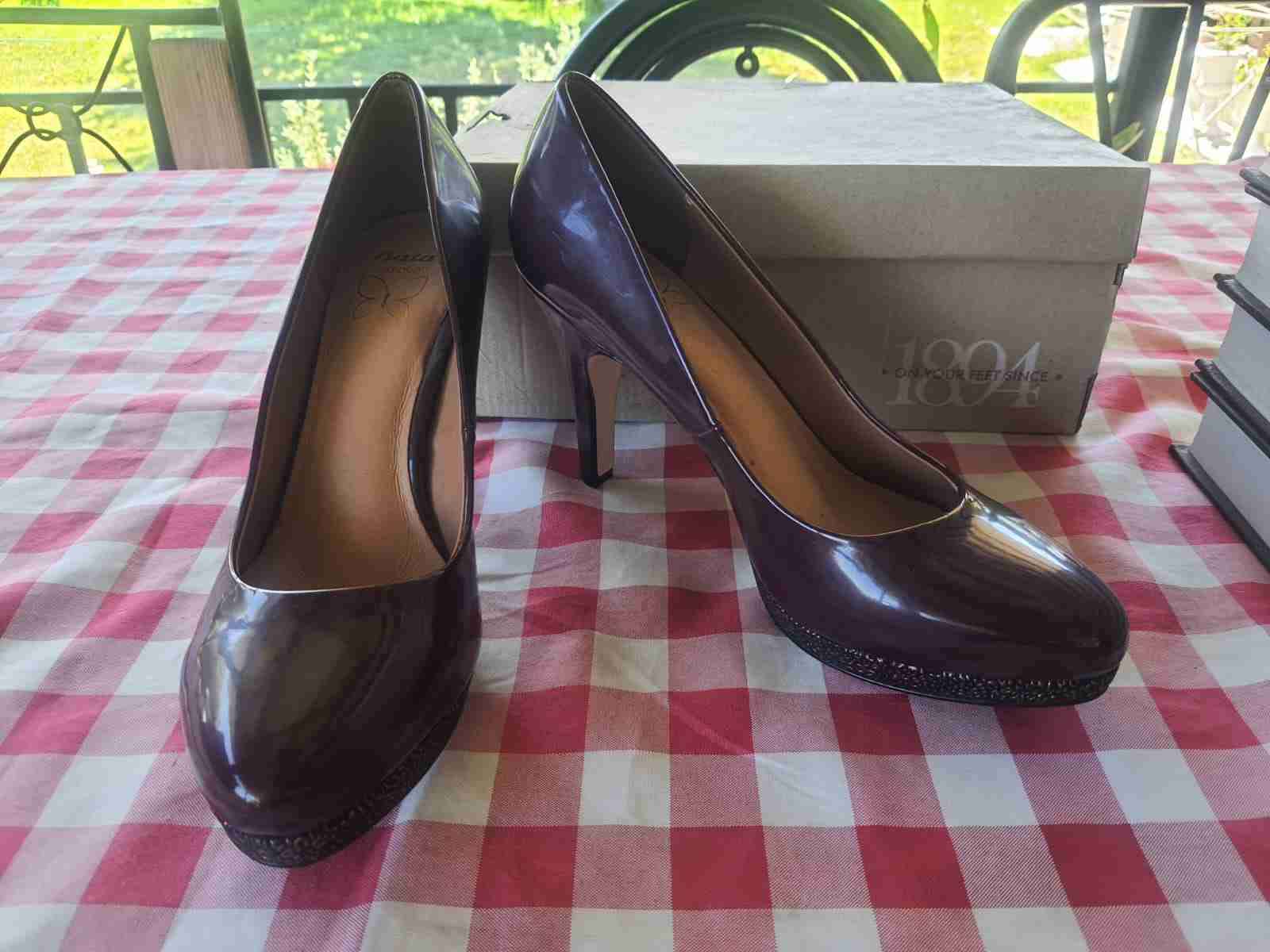 Zapatos de tacón marrones