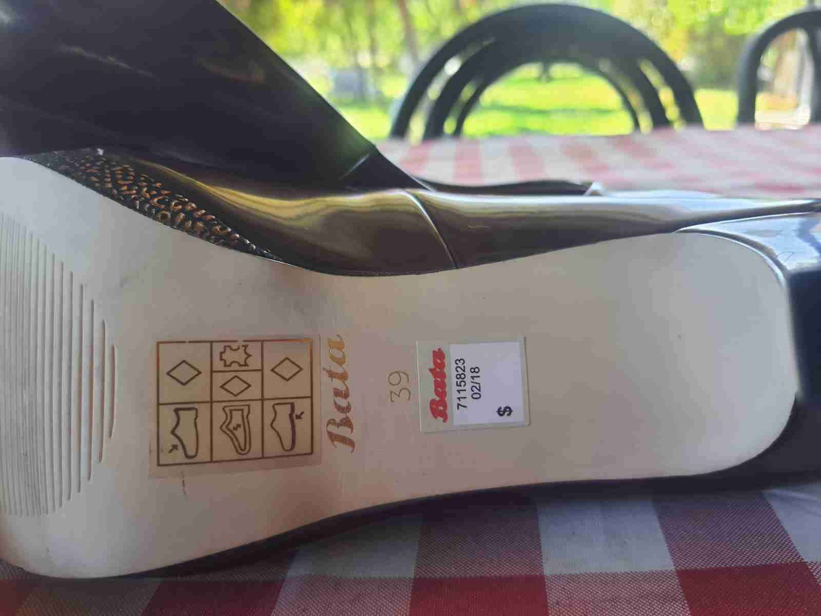 Zapatos de tacón marrones - miniatura 2