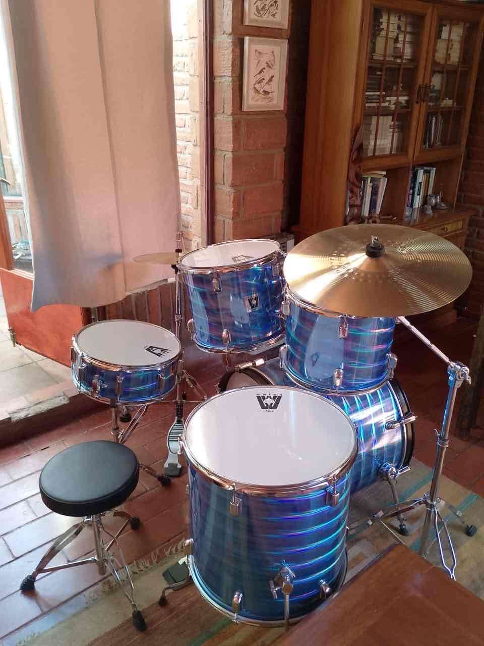 Batería acústica azul con platillos - miniatura 4