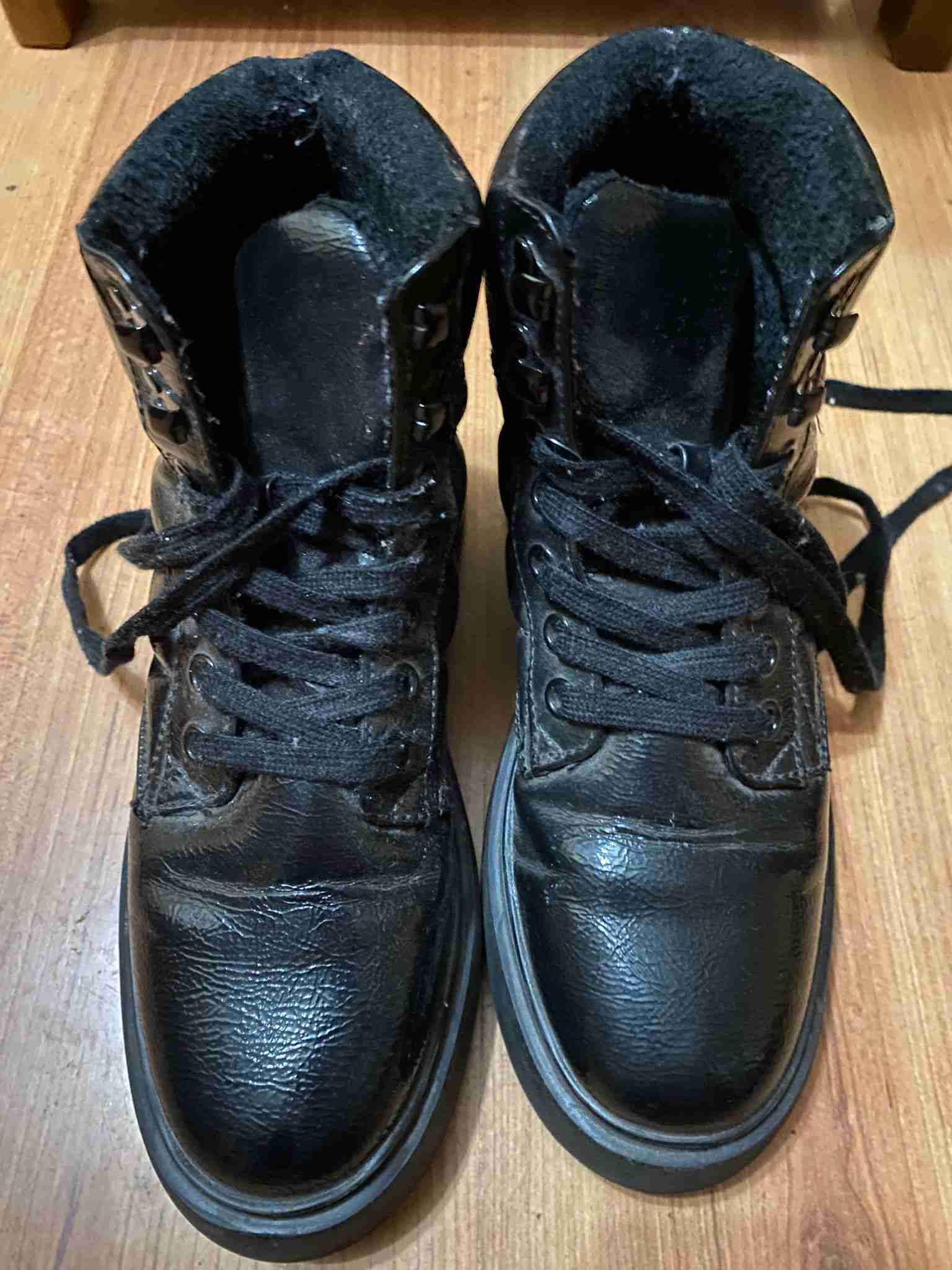 Botas negras de charol acolchonadas - miniatura 3