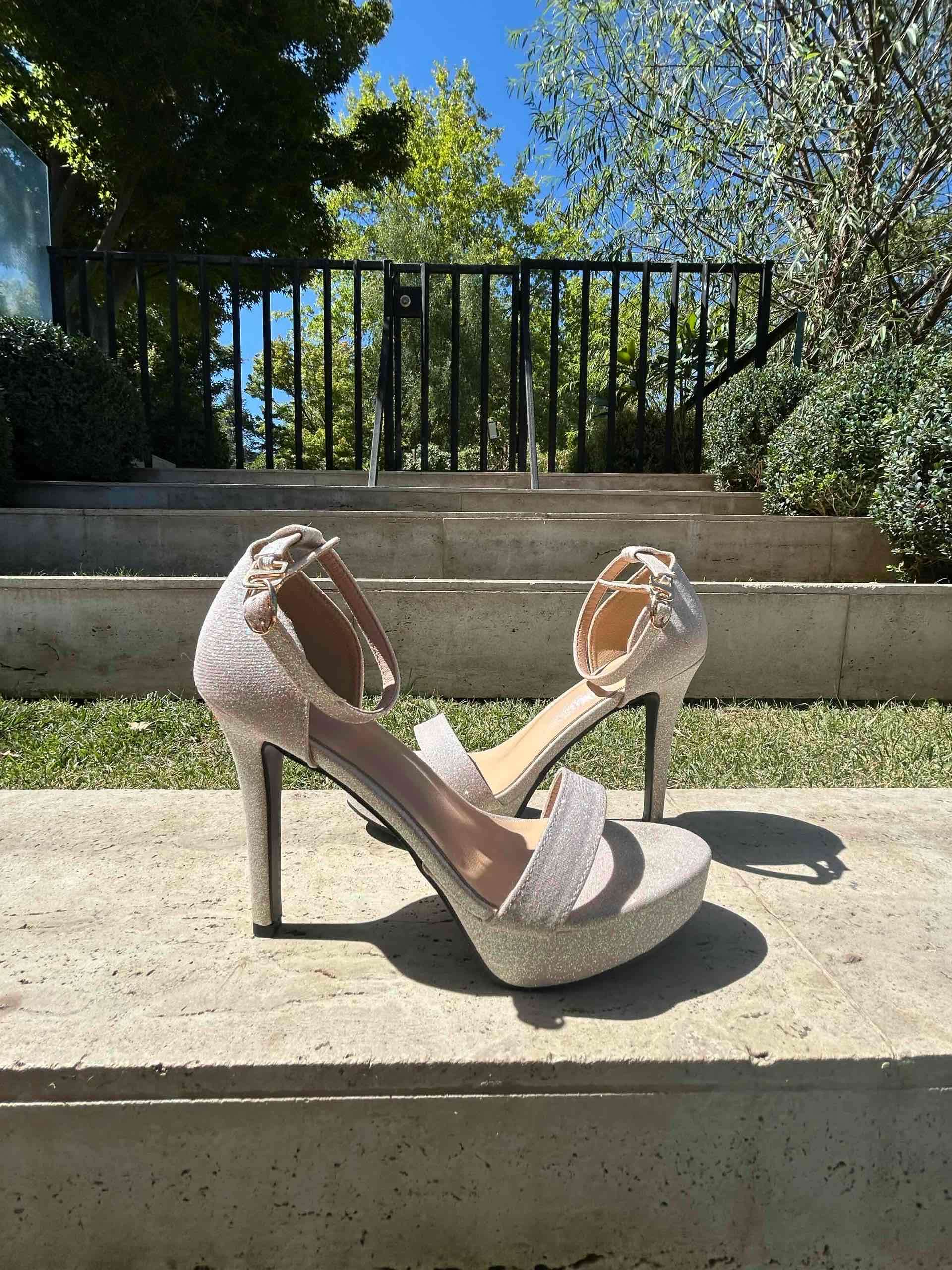 Tacones altos con brillo