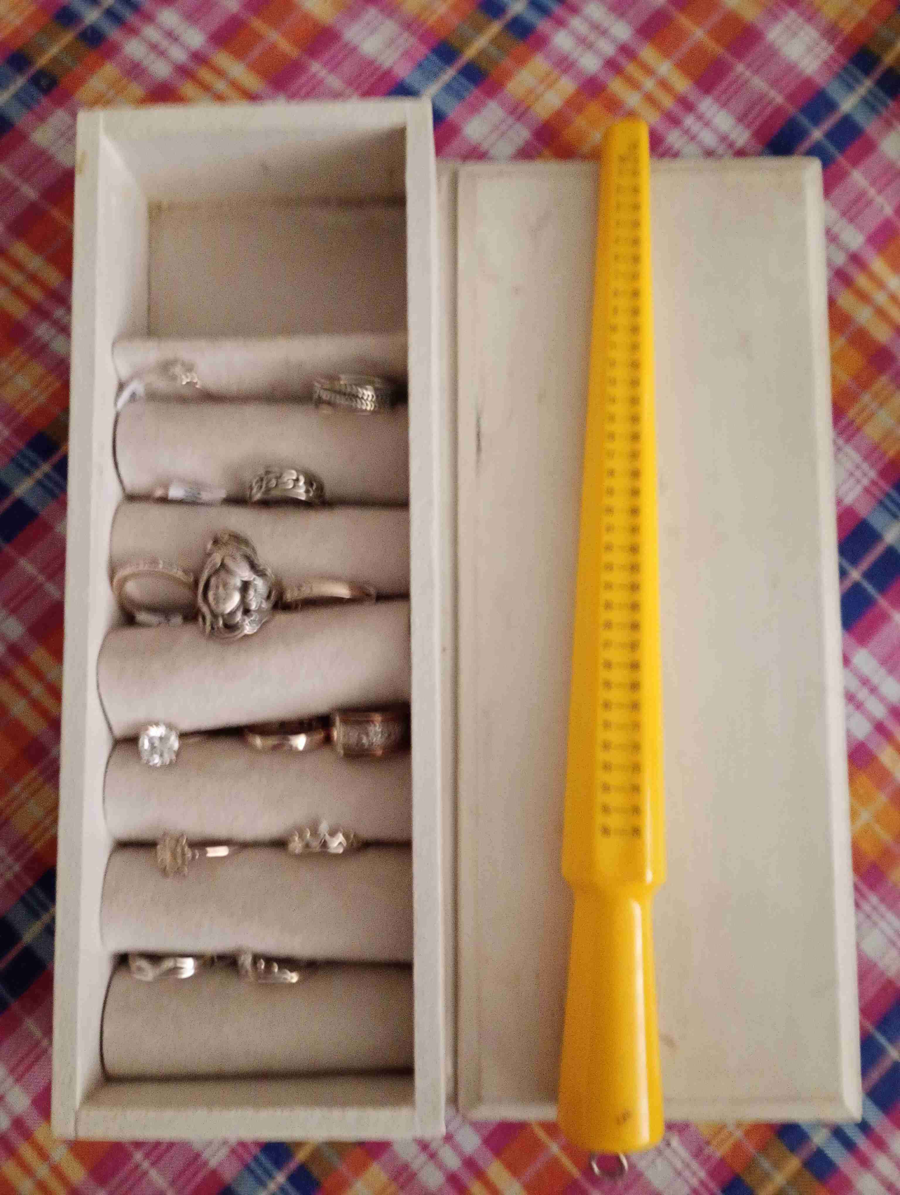 Se venden 14 anillos de plata con caja