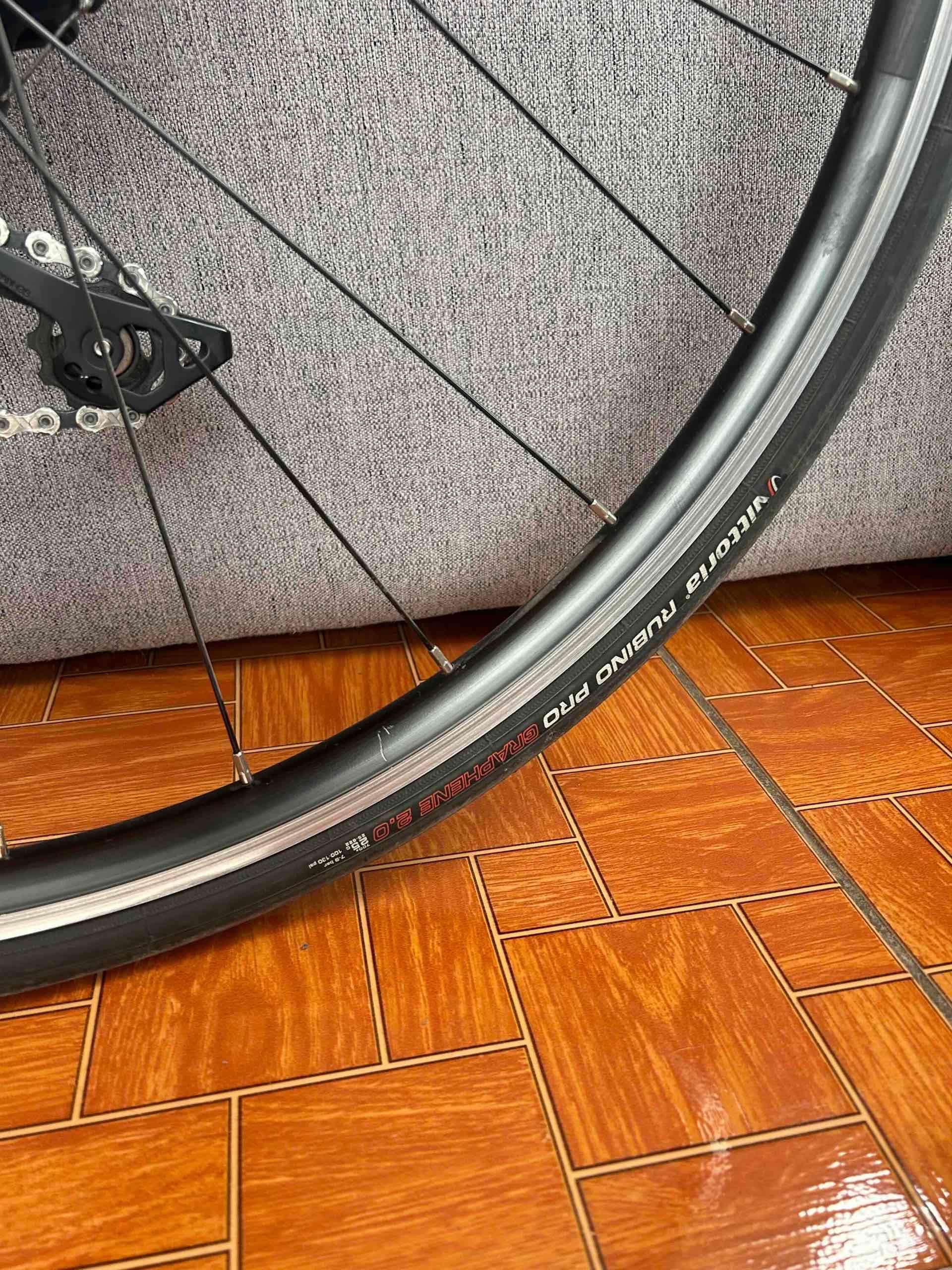 Bicicleta de ruta negra - miniatura 6