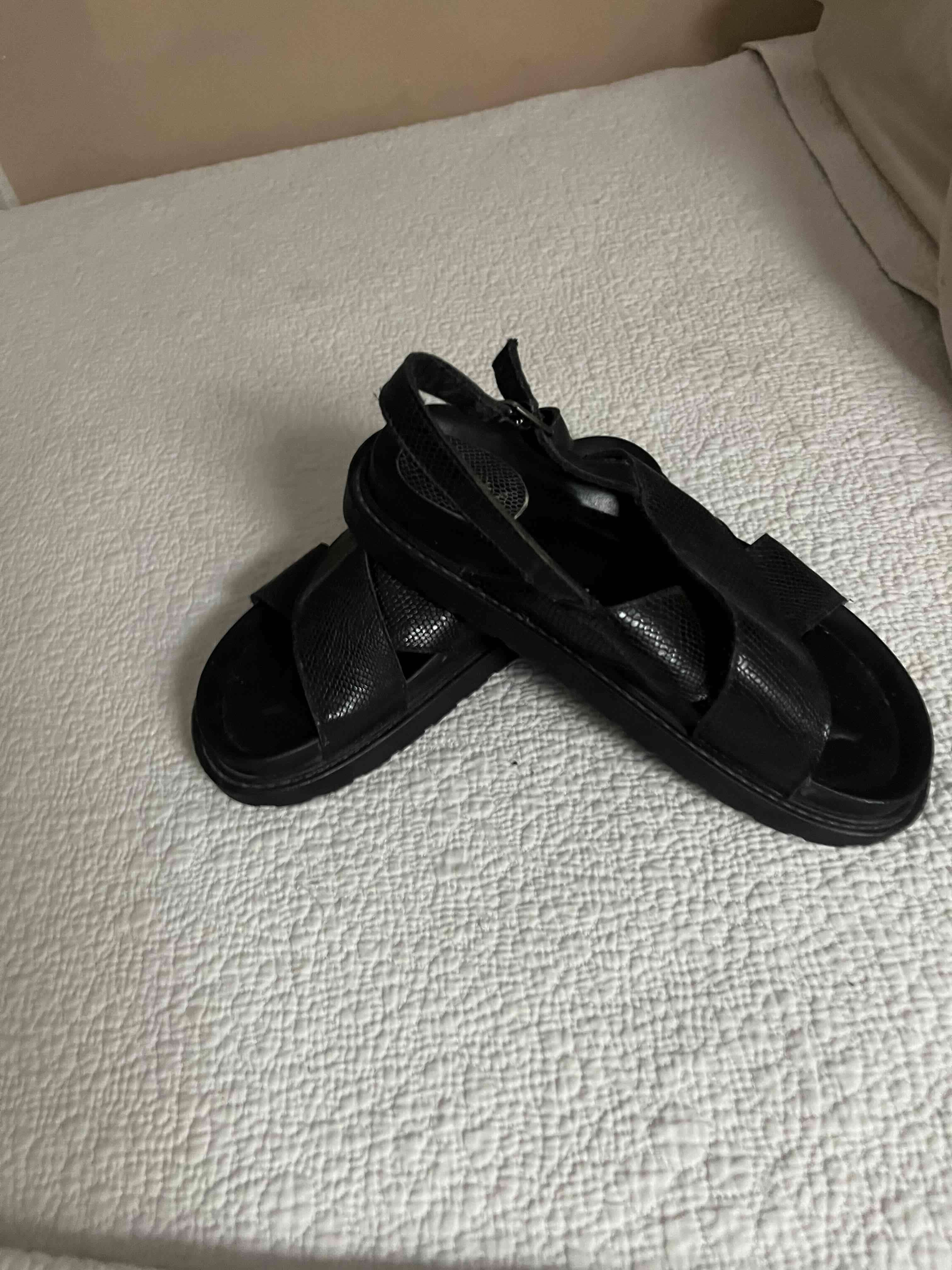 Sandalias negras