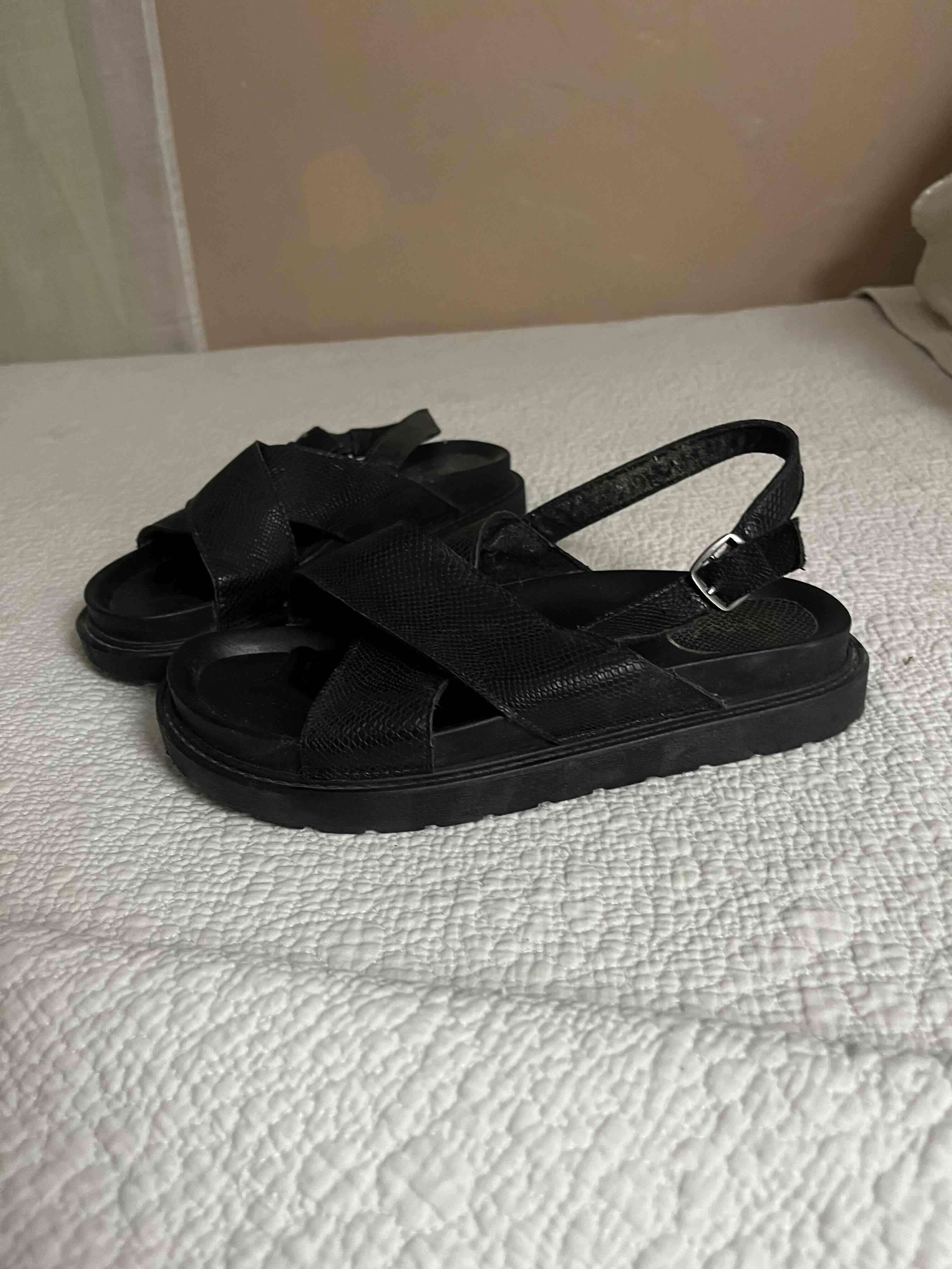 Sandalias negras - miniatura 2