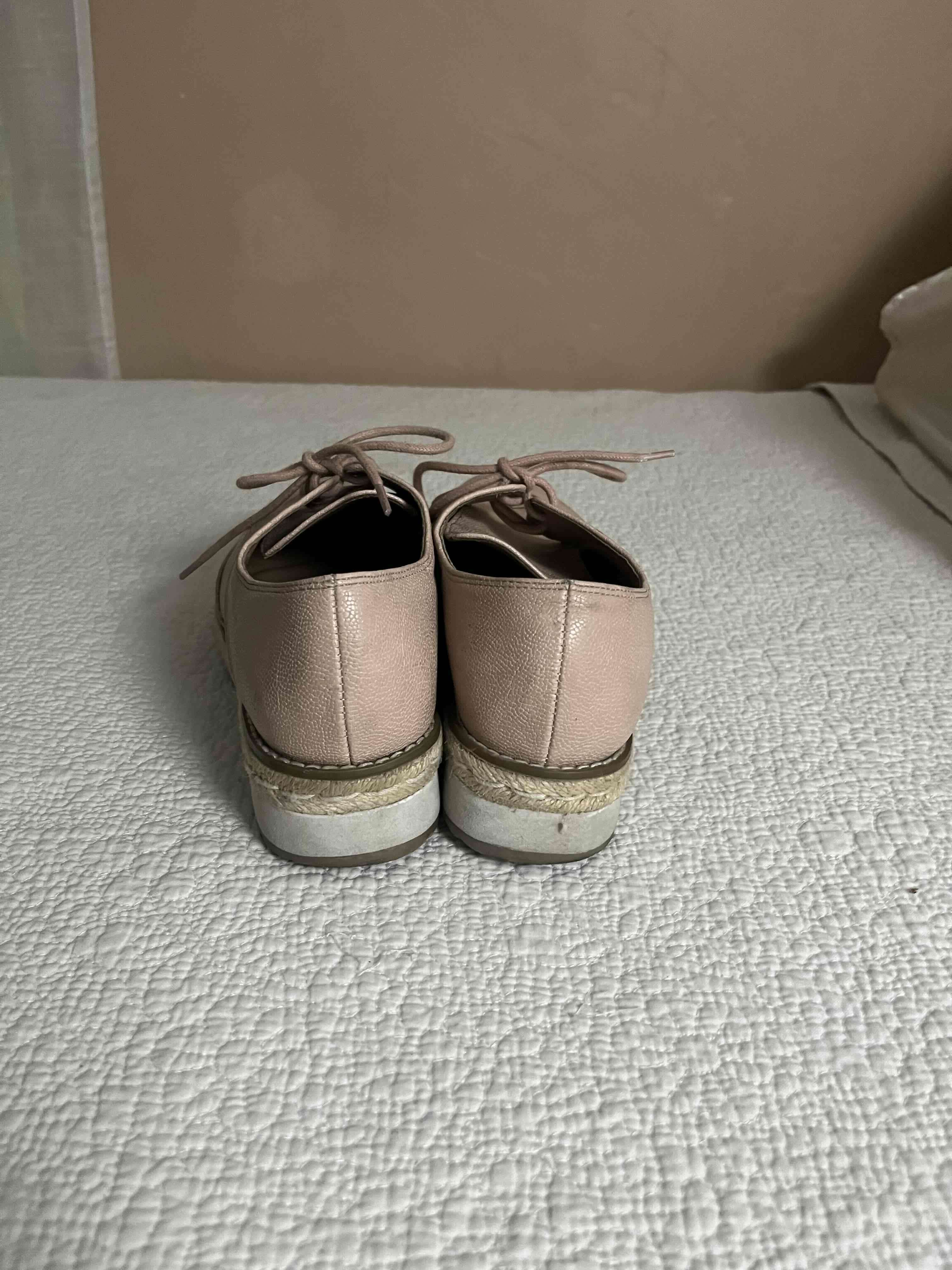 Zapatos rosados con plataforma - miniatura 2