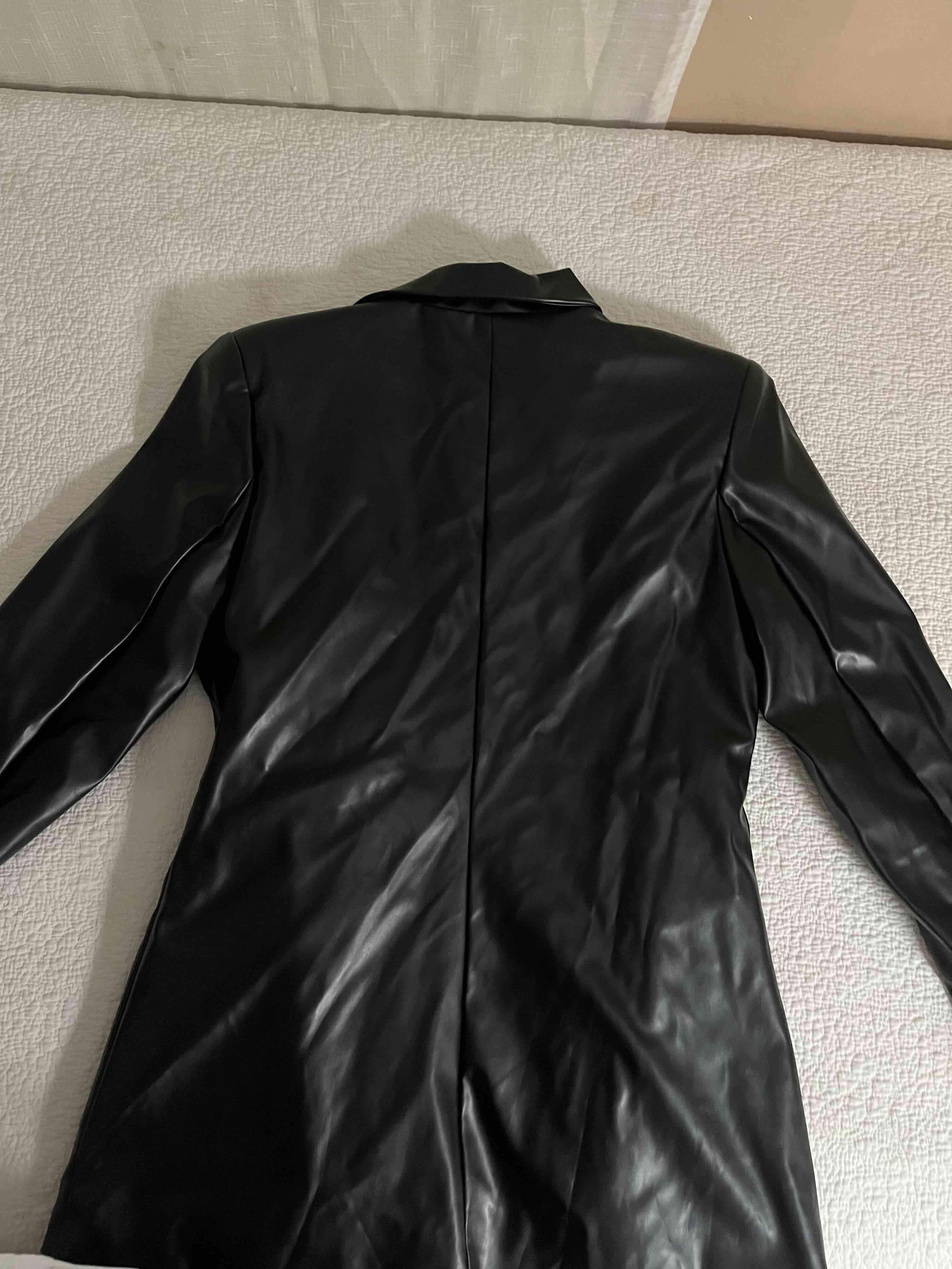 Blazer negro de cuero sintético - miniatura 3