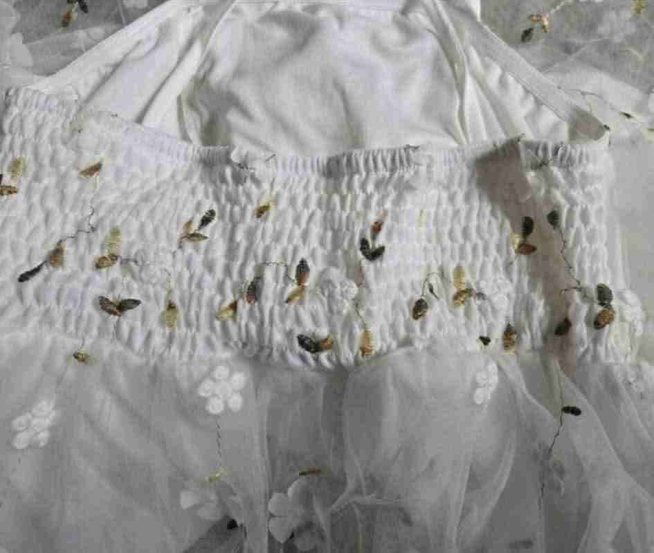 Vestido blanco con tirantes como nuevo 1 solo uso - miniatura 3