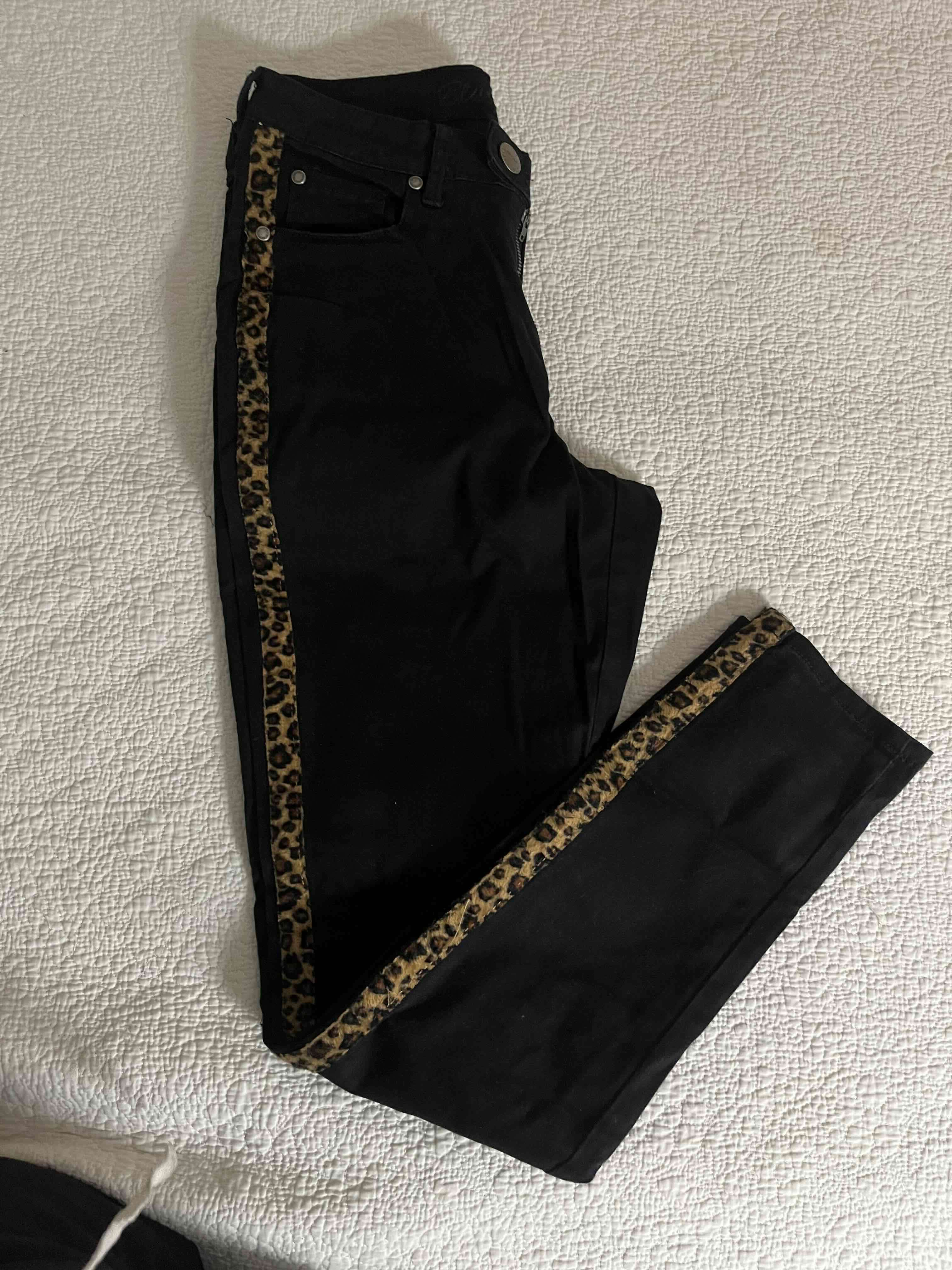 Jeans negros con línea animal print - miniatura 2
