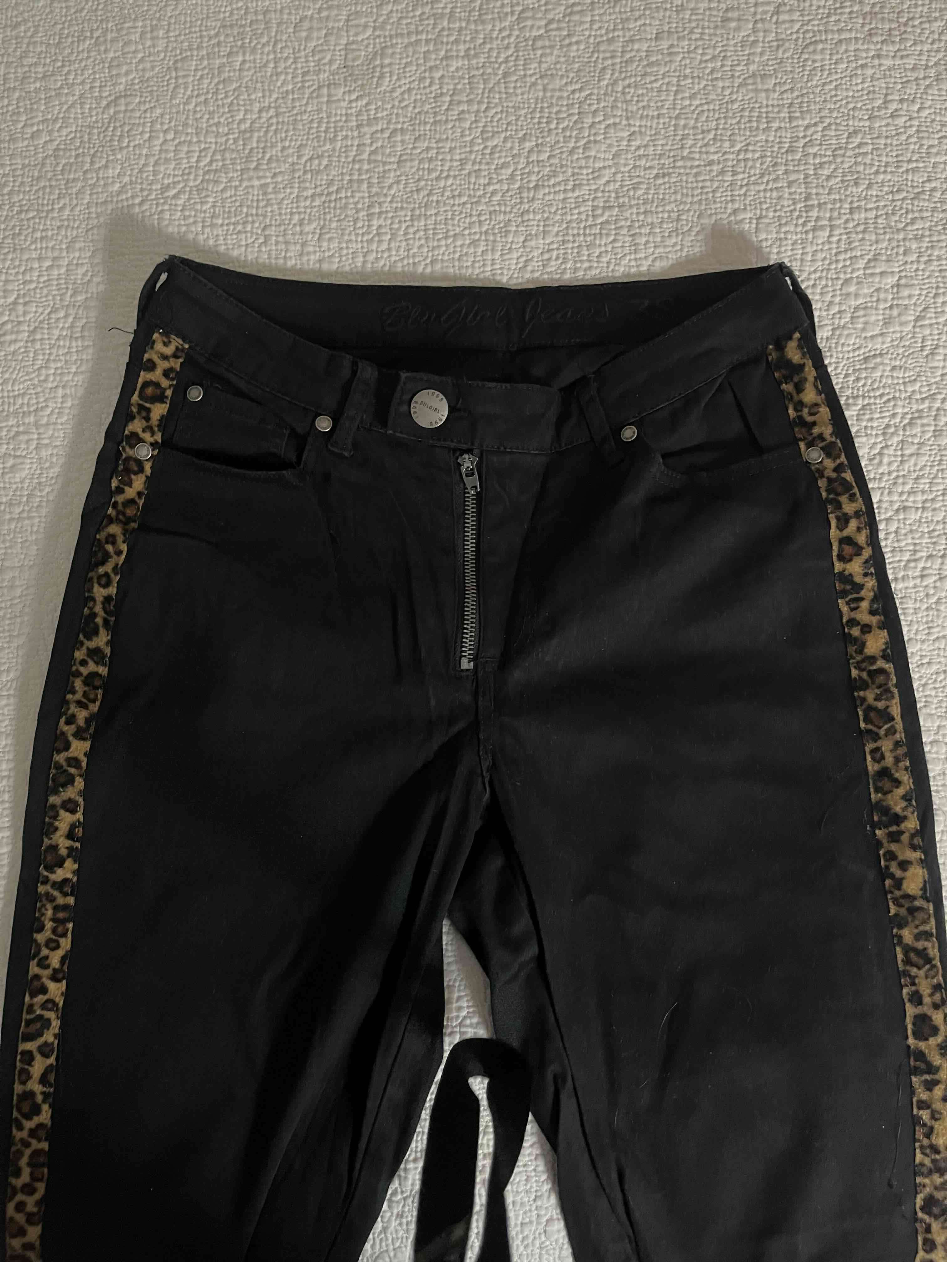 Jeans negros con línea animal print - miniatura 3