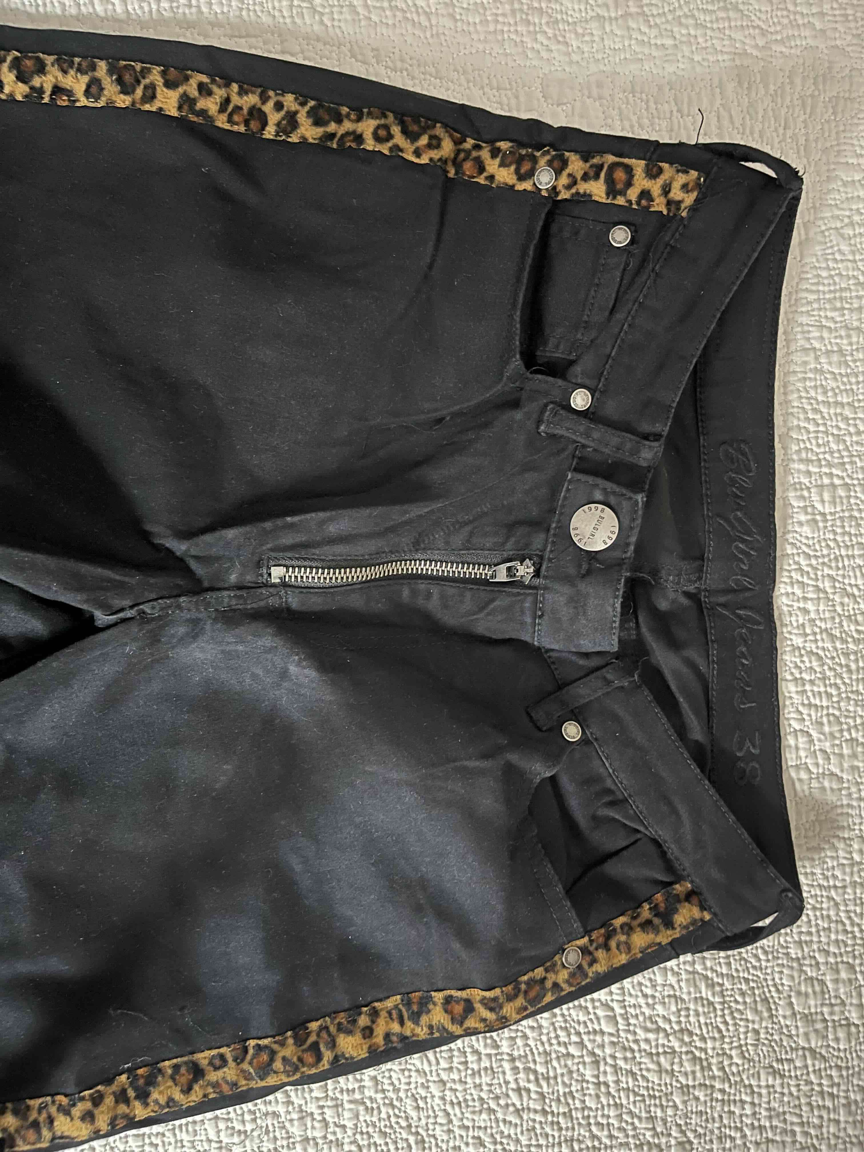 Jeans negros con línea animal print - miniatura 4