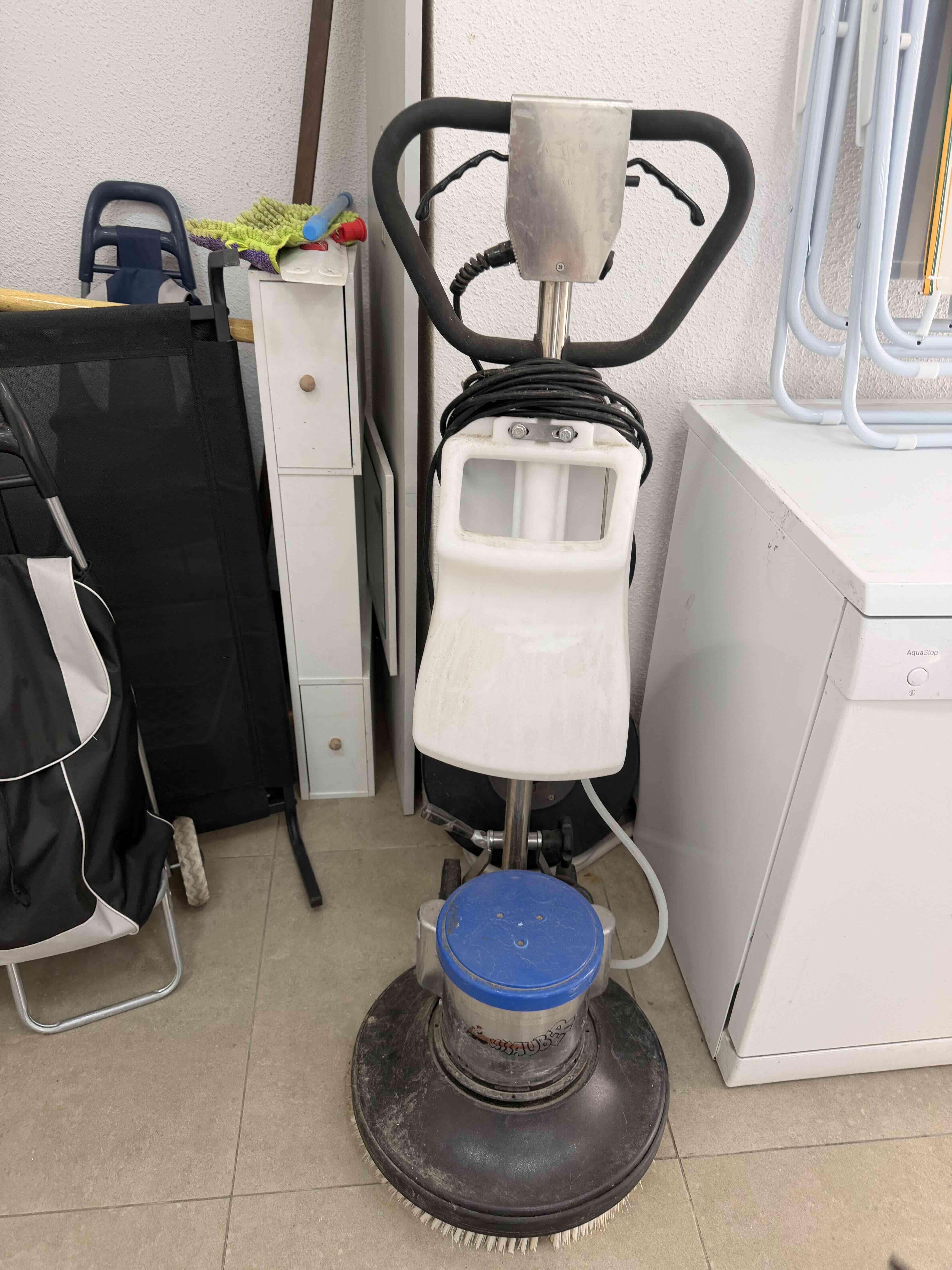 Máquina limpiadora de piso industrial