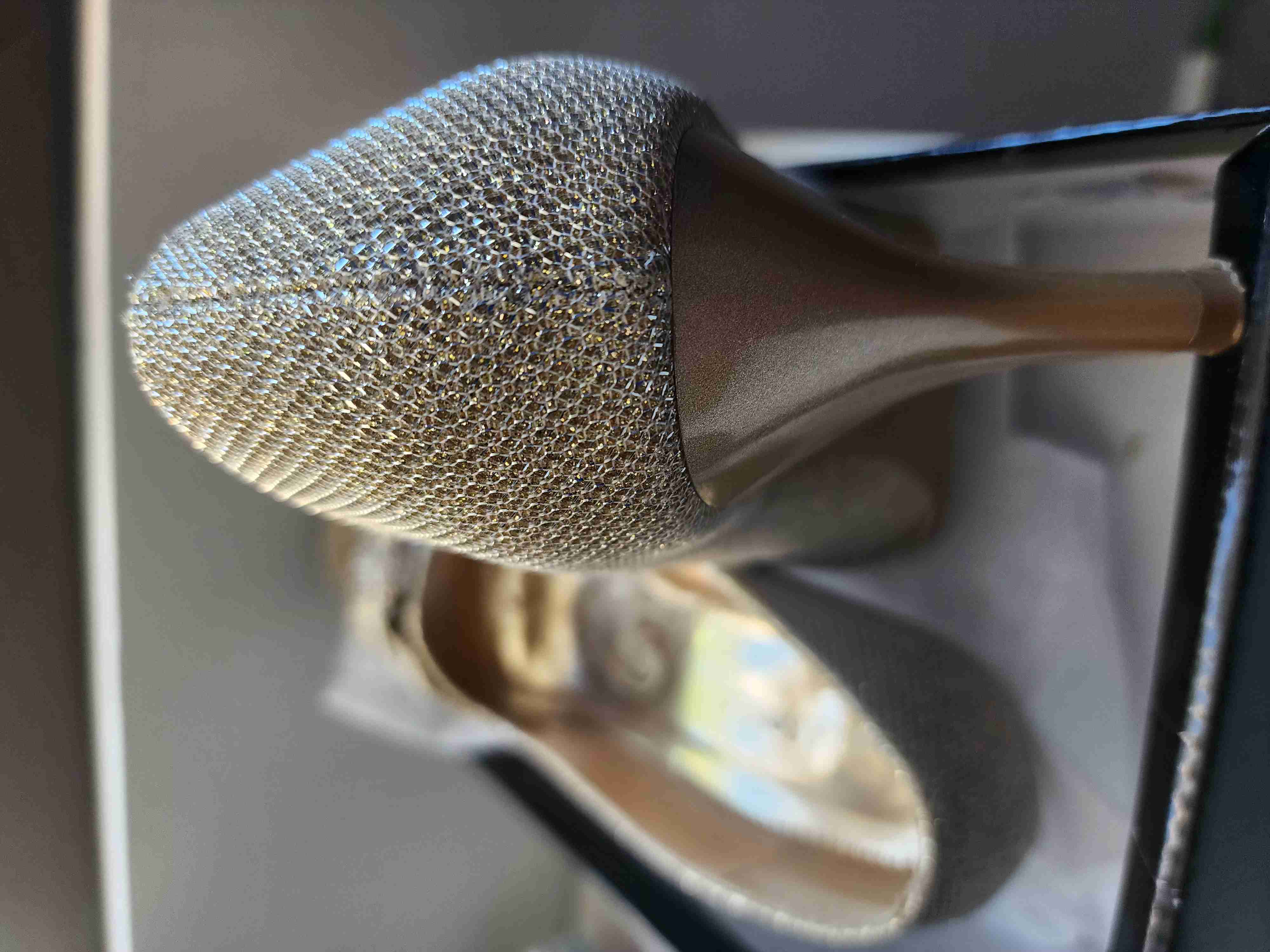 Sandalias doradas con cristales - miniatura 2