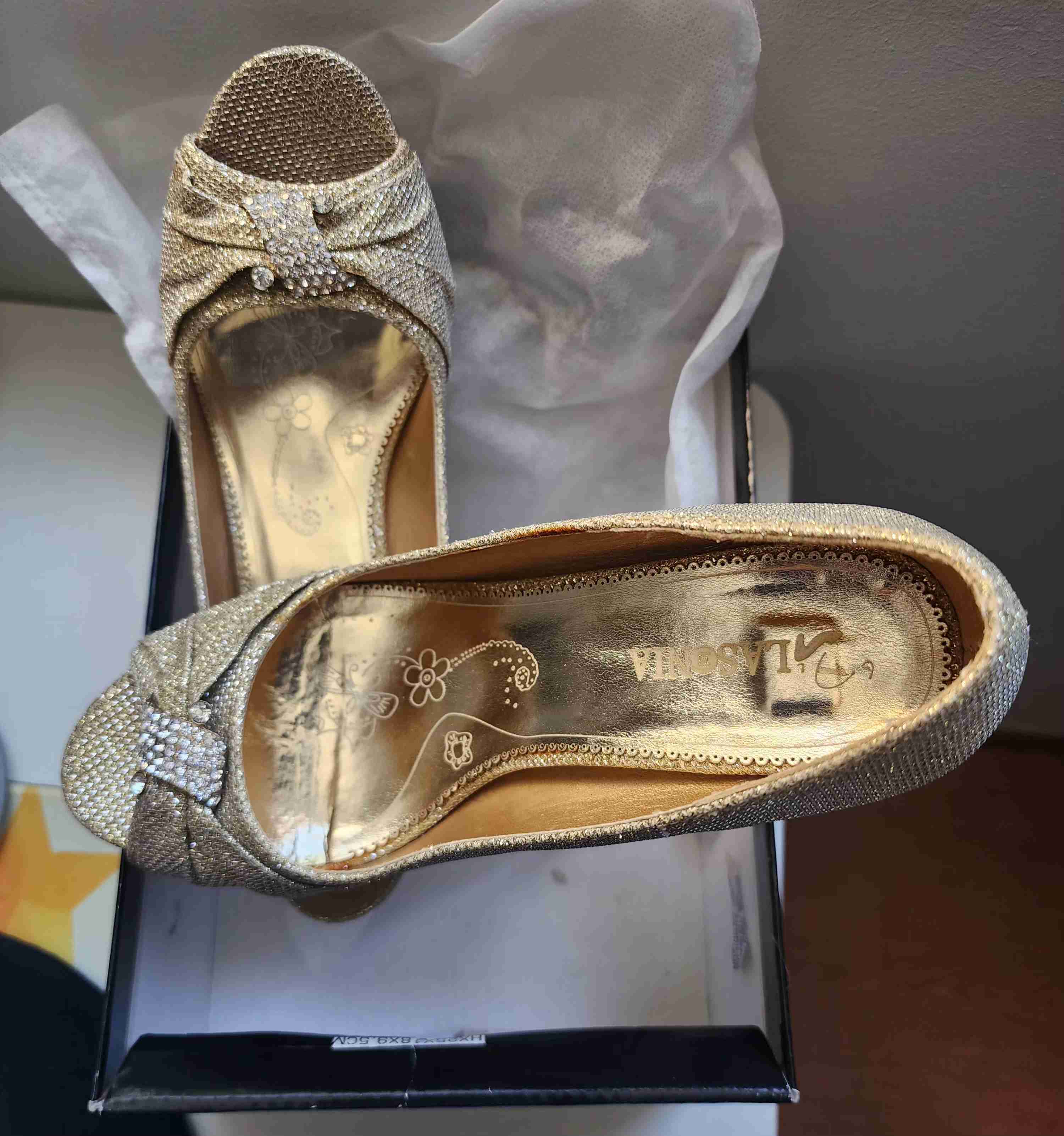 Sandalias doradas con cristales - miniatura 3