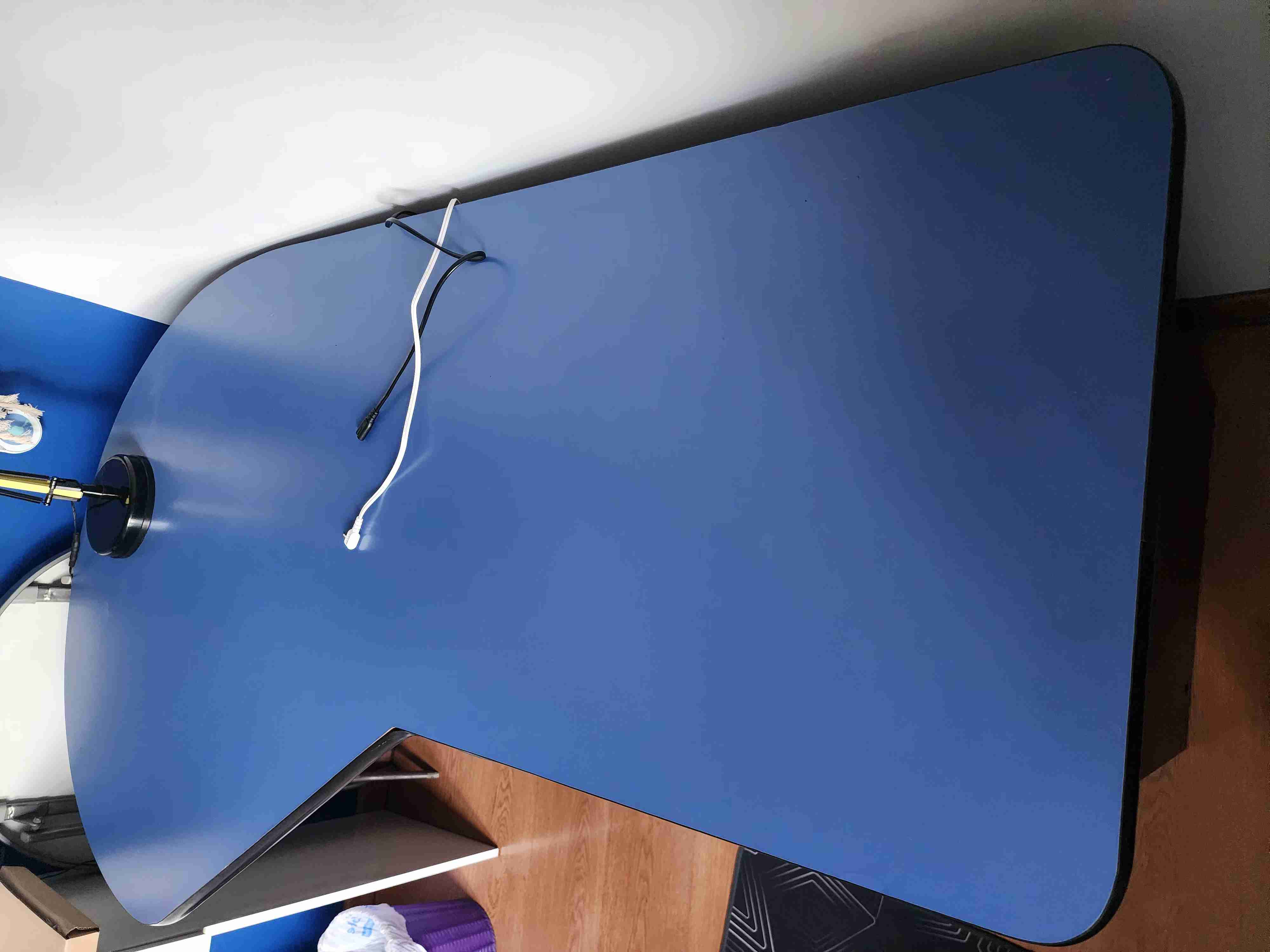 Escritorio negro con gavetas azules - miniatura 3