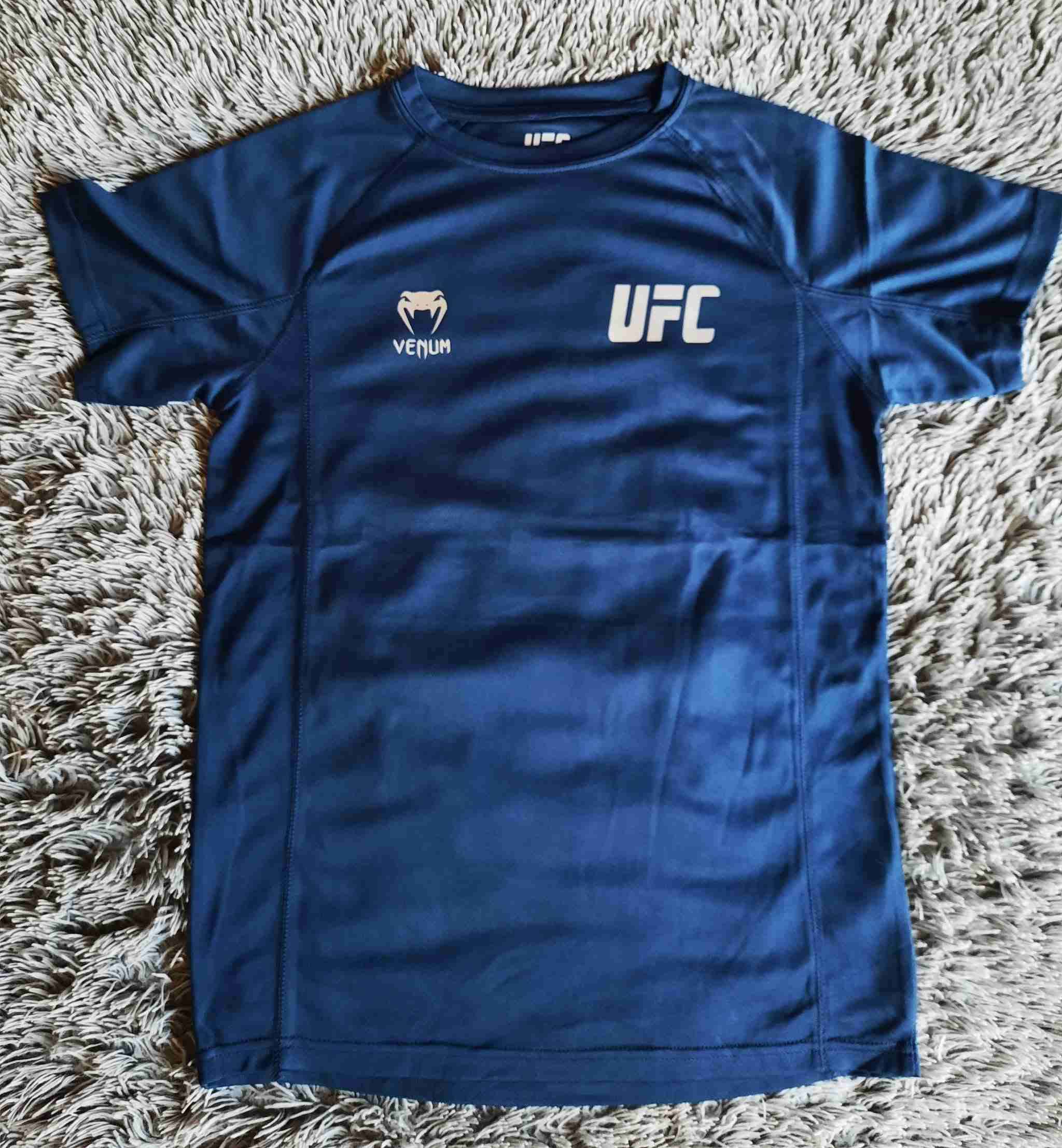 Polera deportiva UFC azul