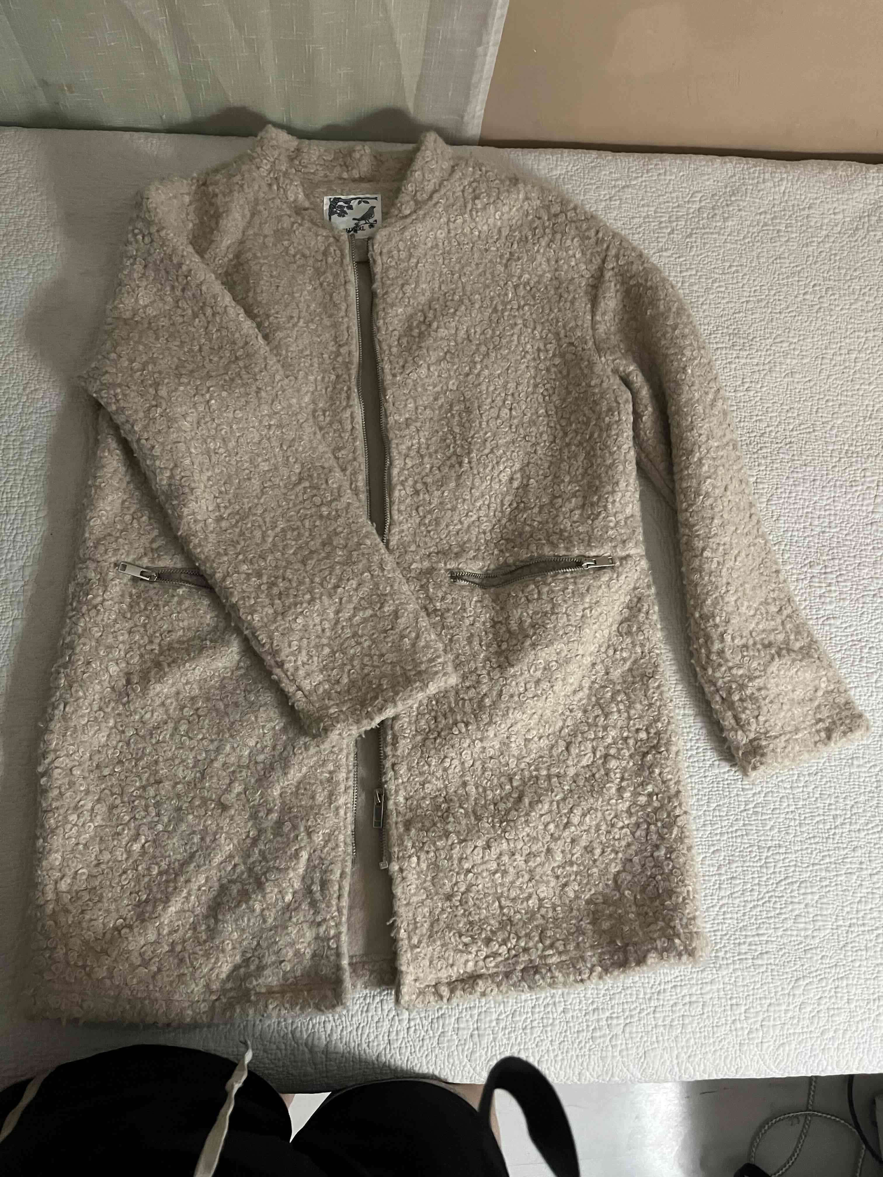 Abrigo beige con cierre - miniatura 2