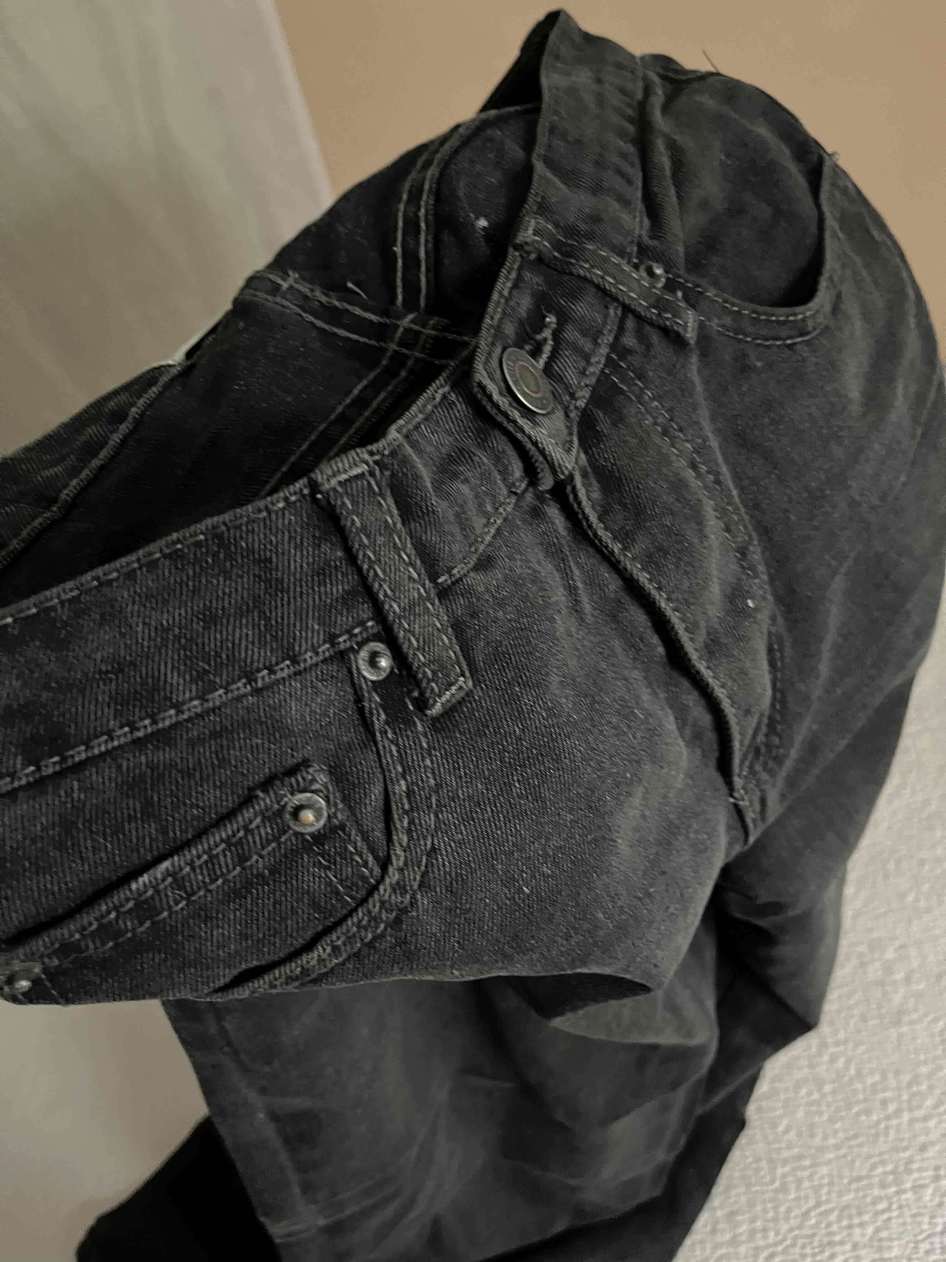 Jeans negros clásicos - miniatura 2