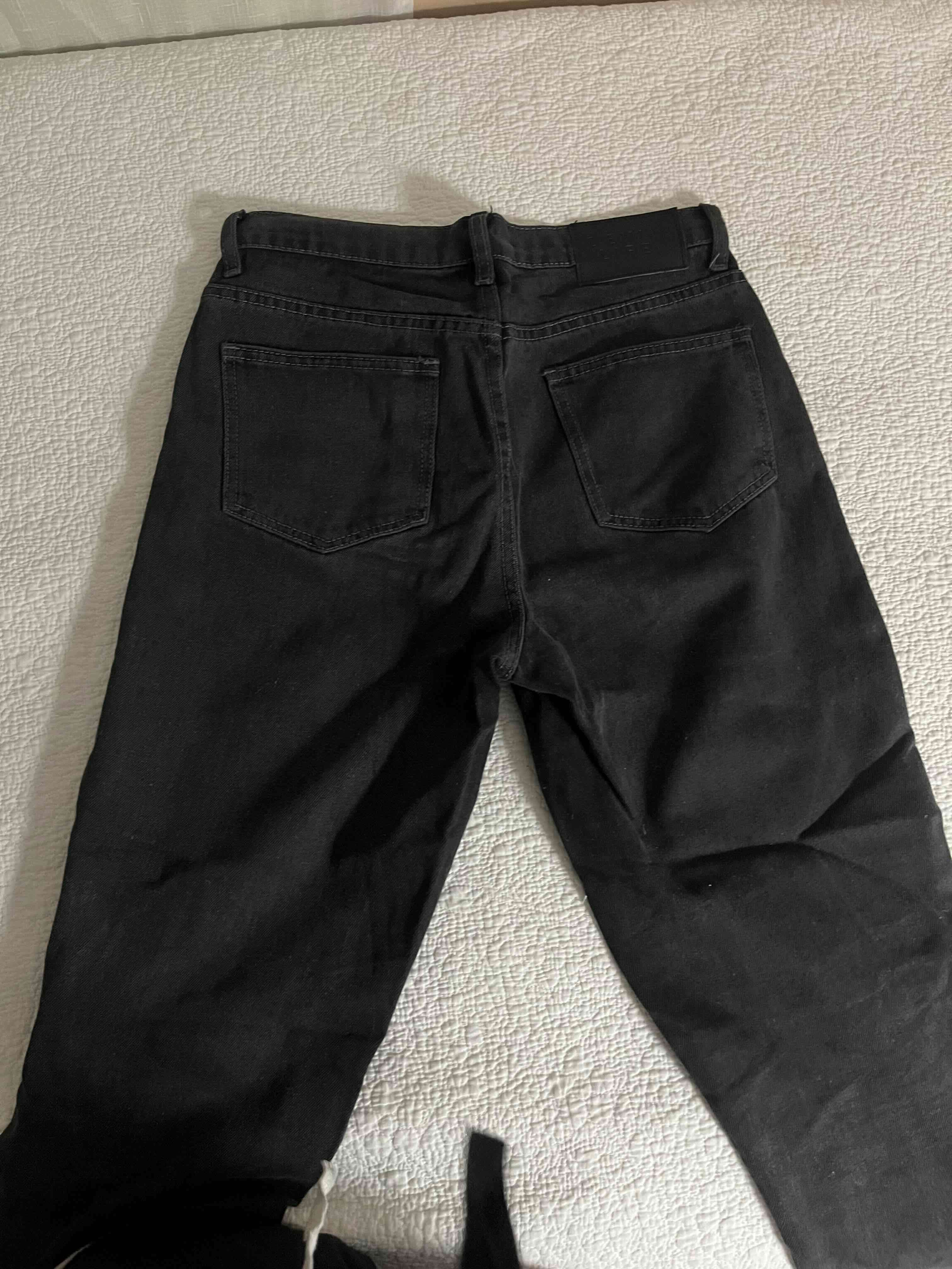 Jeans negros clásicos - miniatura 4