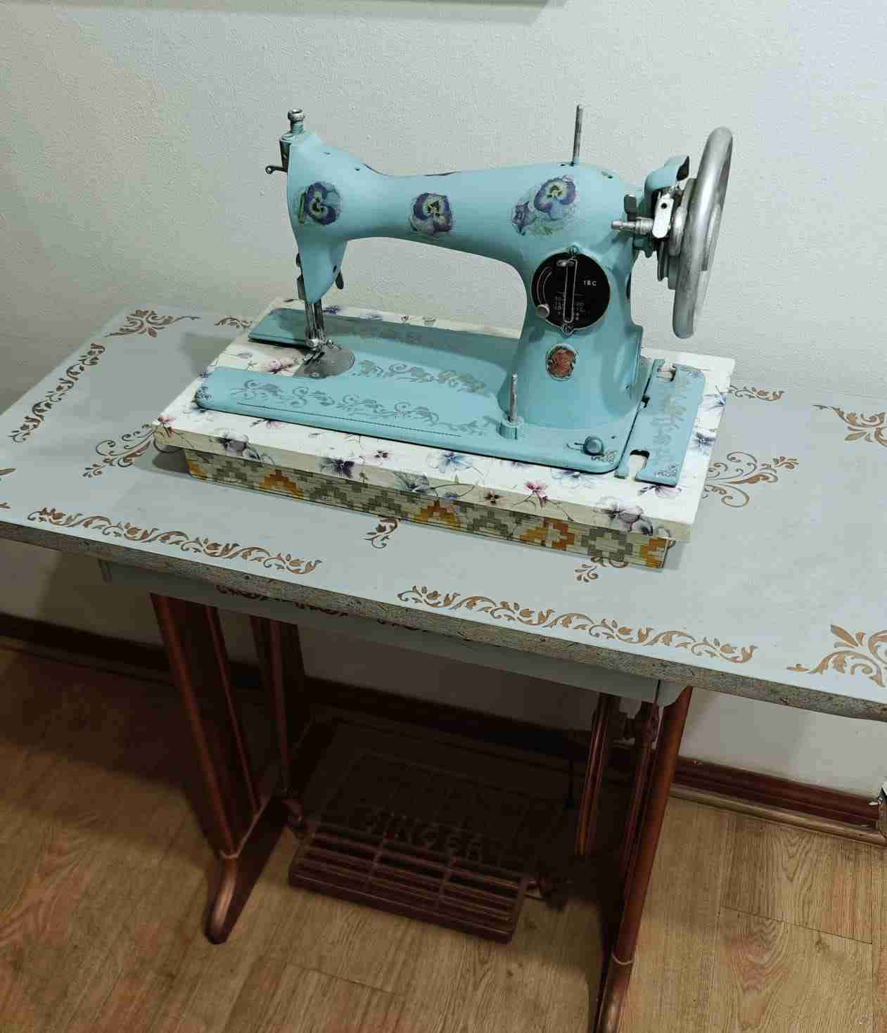 Máquina de coser vintage verde