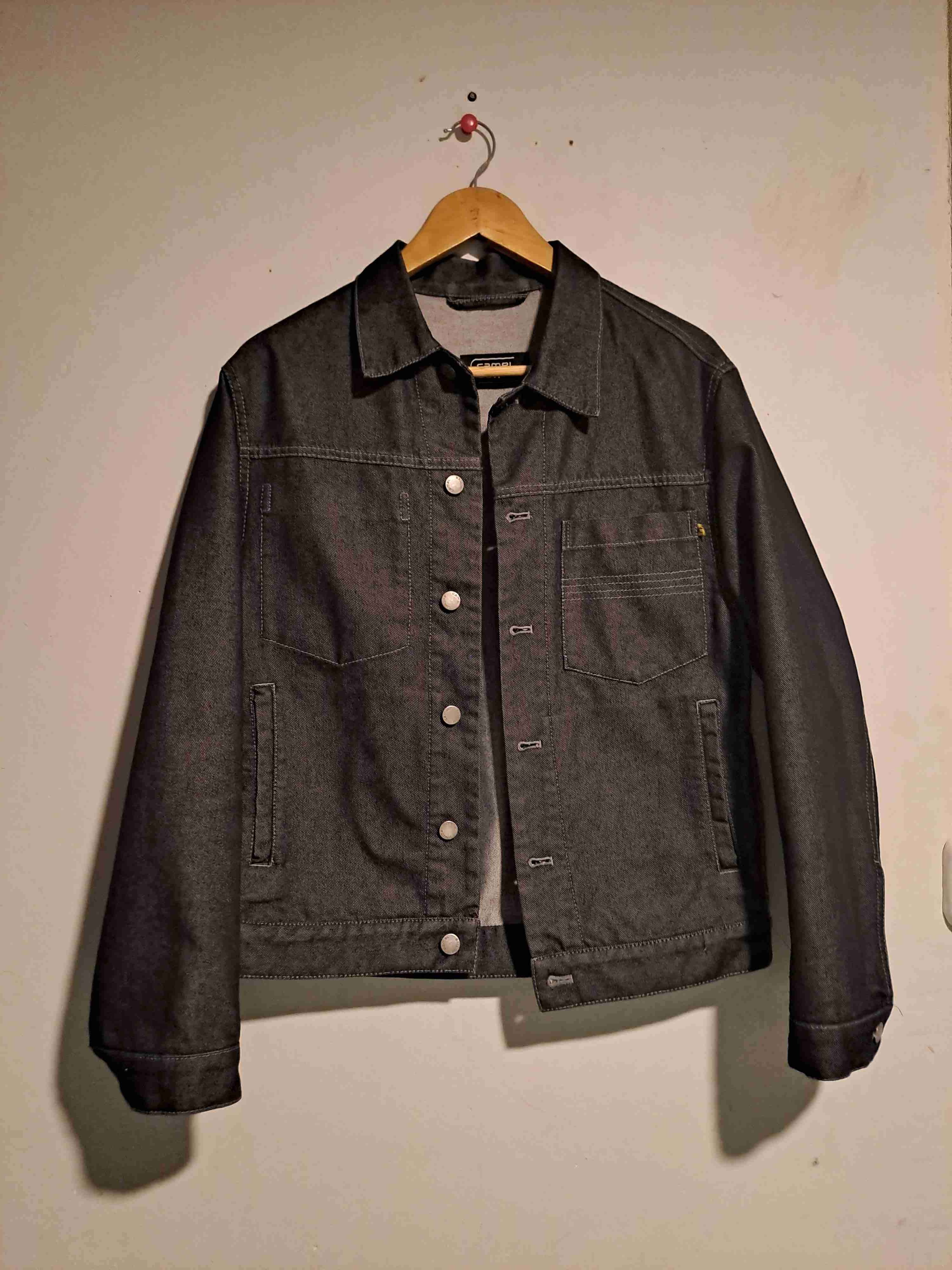 Chaquetas negras con sierres y peludos - miniatura 6