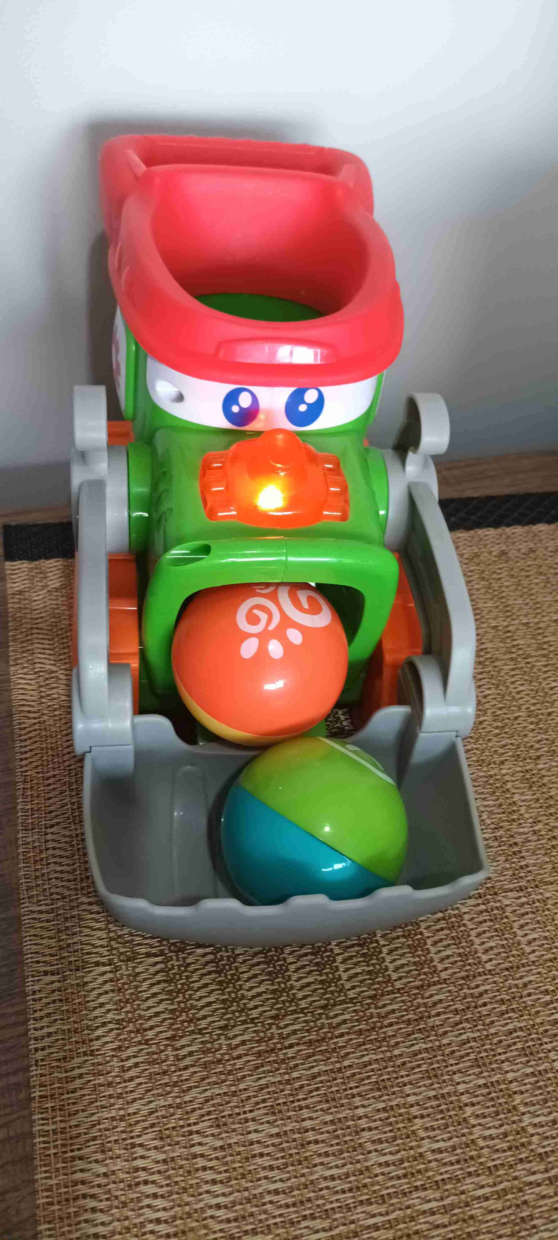 Tractor de juguete con peltas