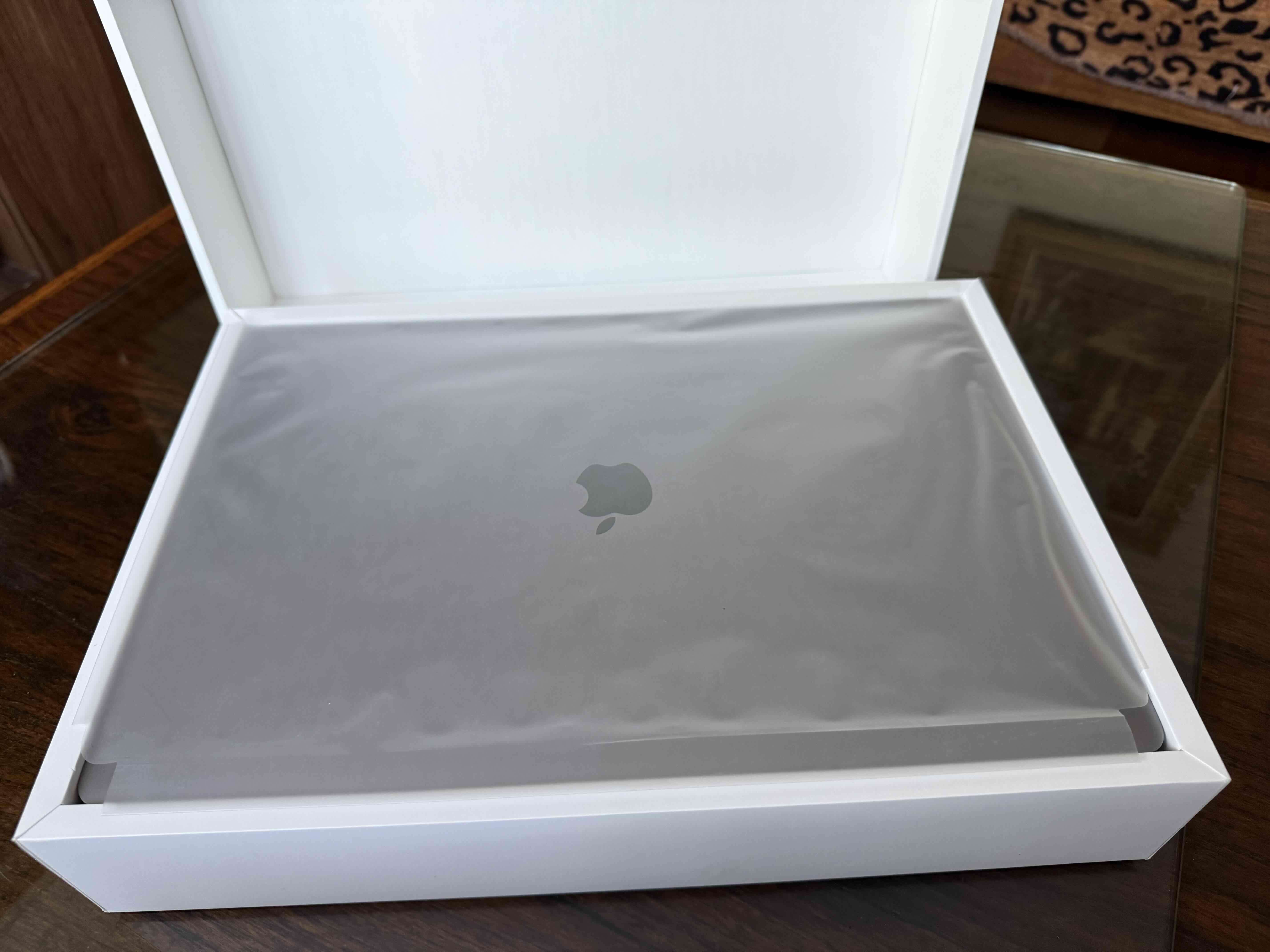MacBook Pro 16-inch - model A2141Space grey$530.00 - miniatura 2