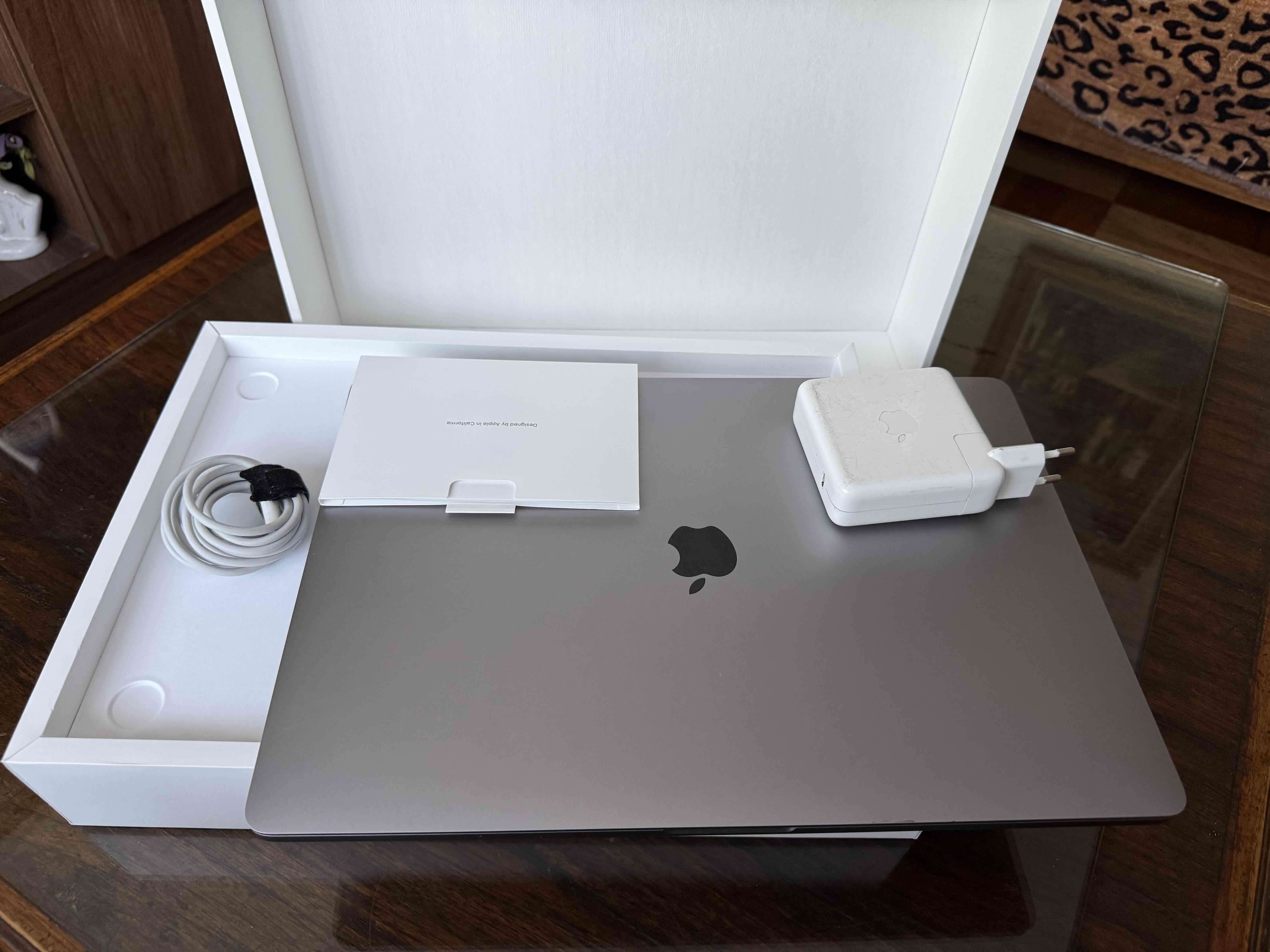 MacBook Pro 16-inch - model A2141Space grey$530.00 - miniatura 3