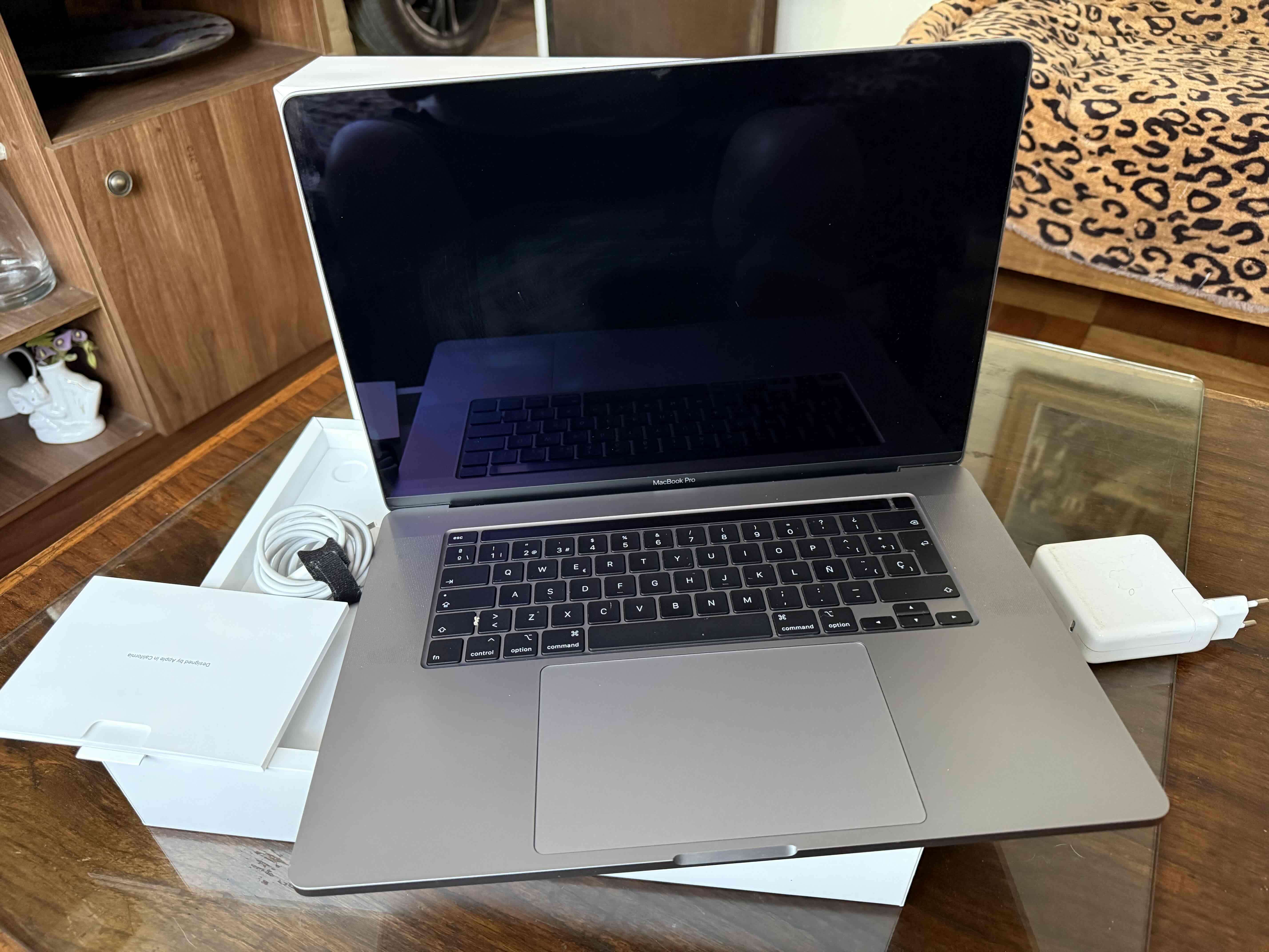 MacBook Pro 16-inch - model A2141Space grey$530.00 - miniatura 4