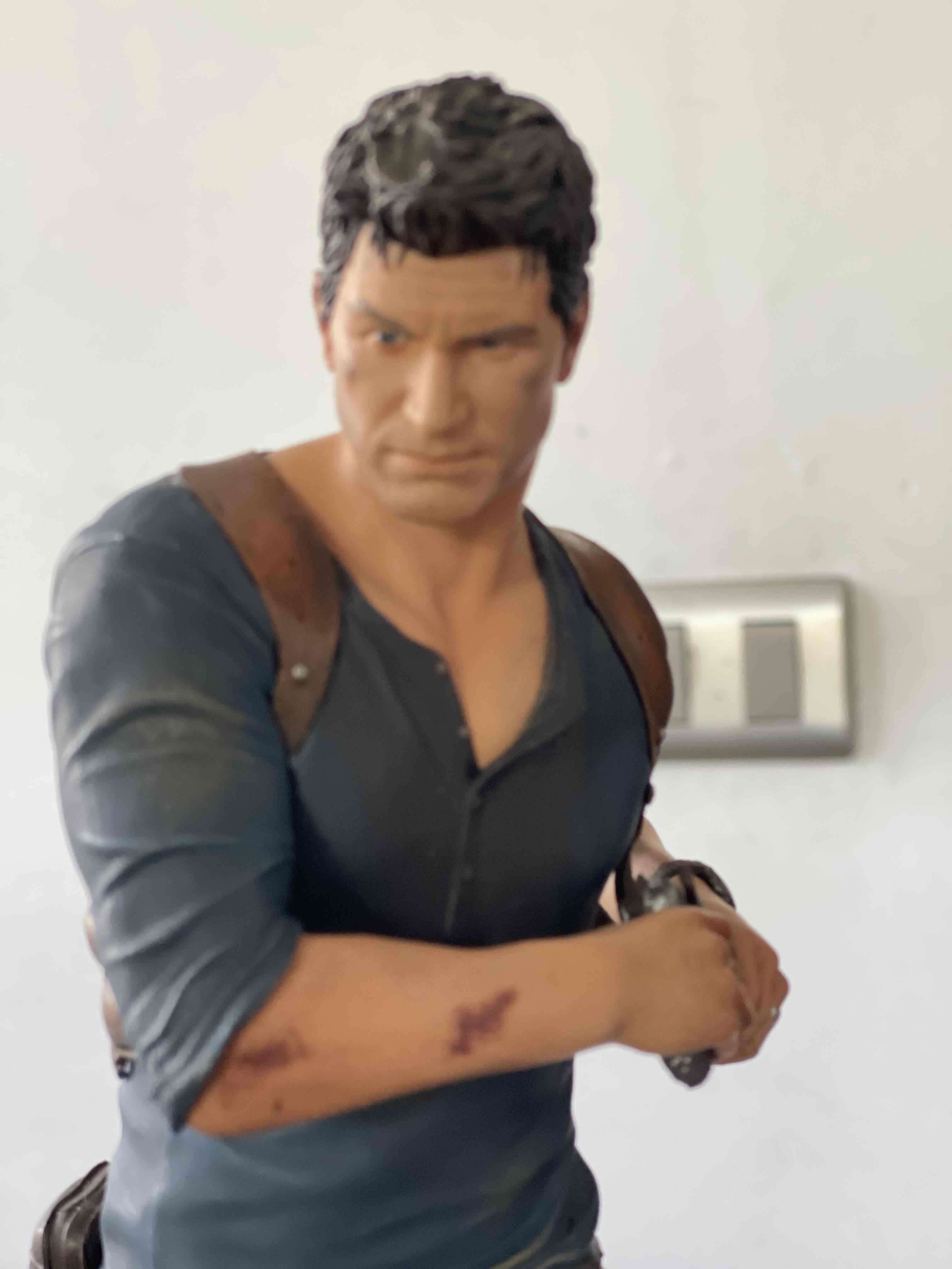 Estatua edicion de coleccion de Uncharted 4 - miniatura 2