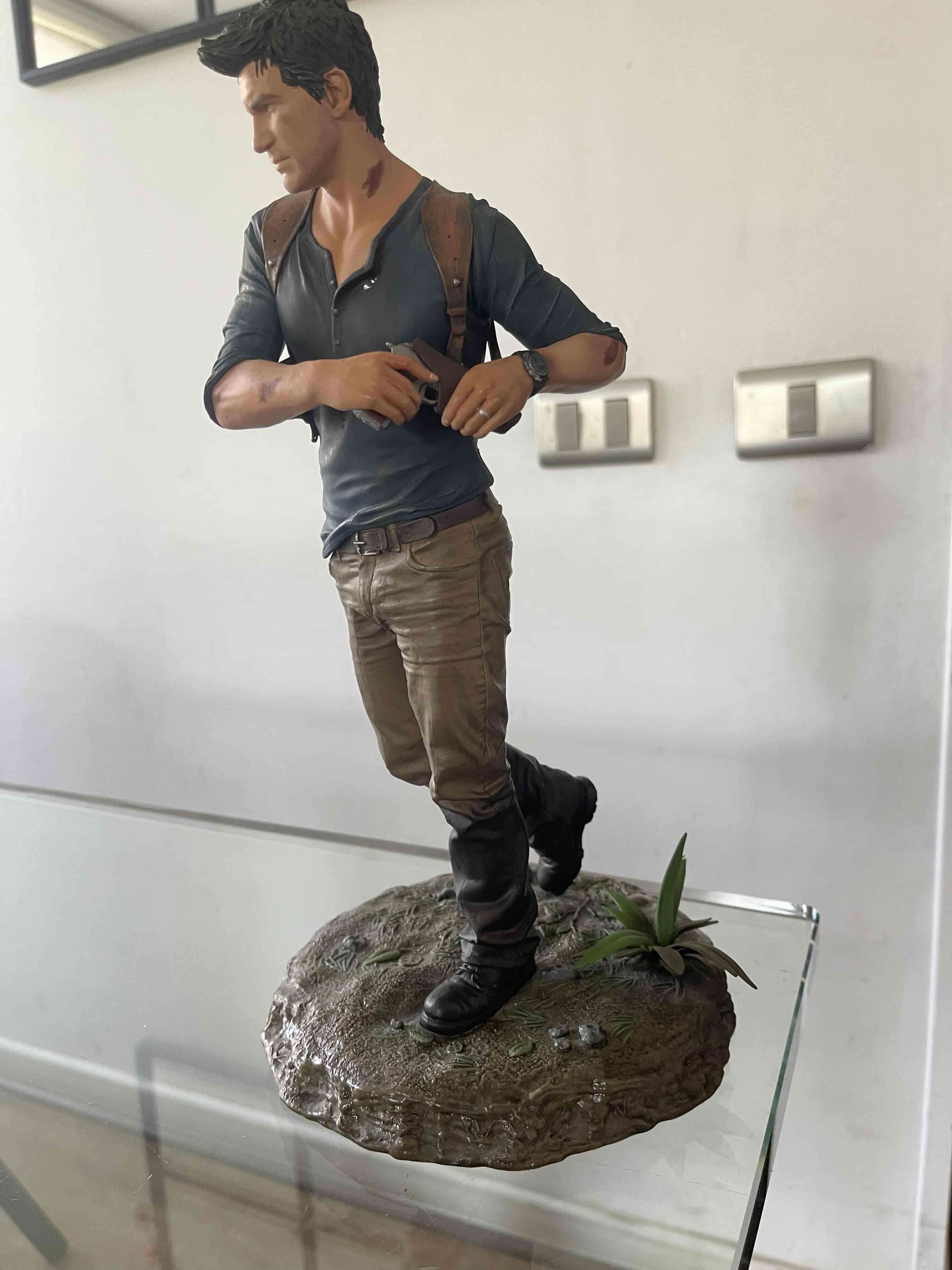 Estatua edicion de coleccion de Uncharted 4 - miniatura 4