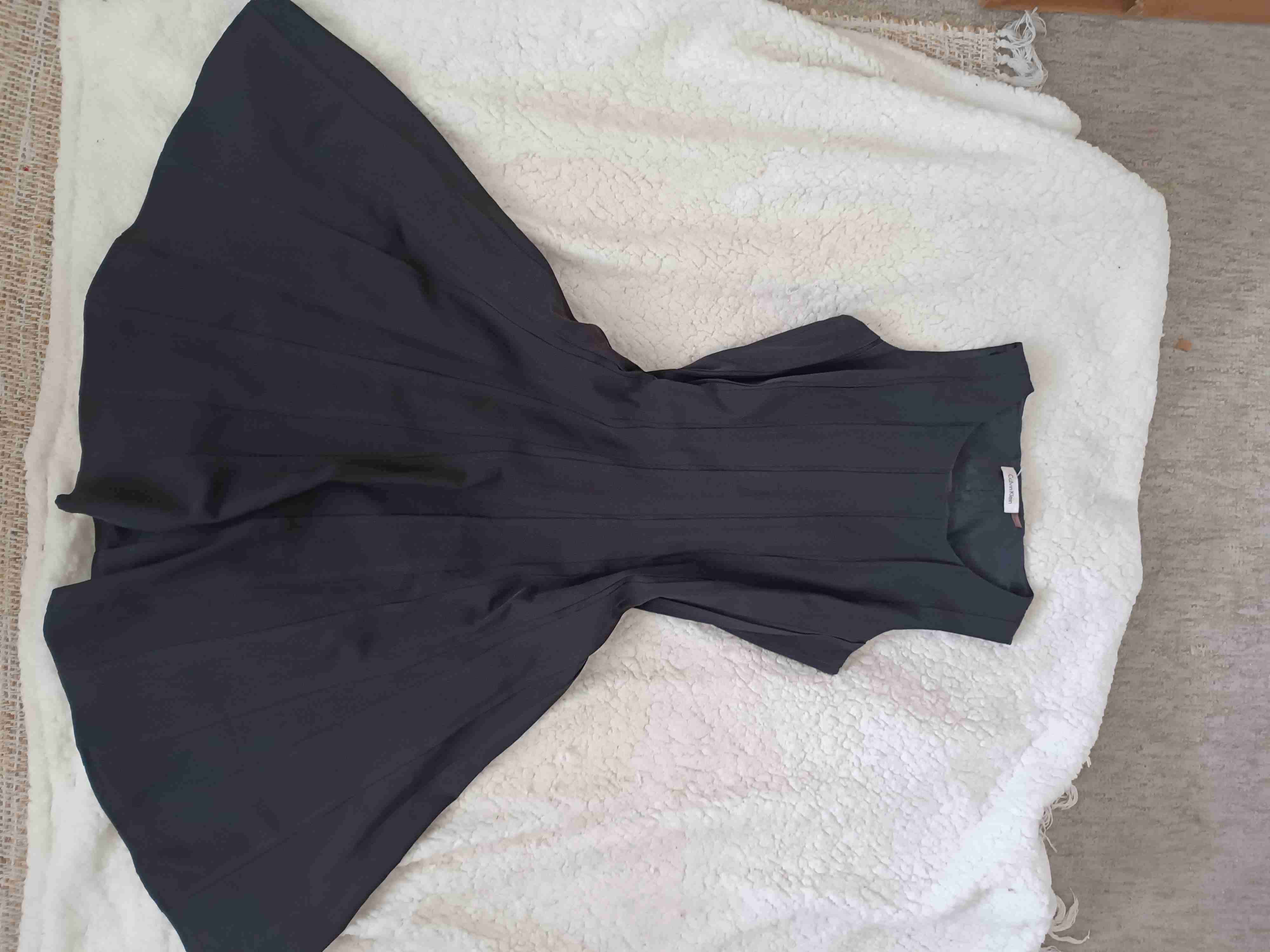 Vestido negro elegante - miniatura 2