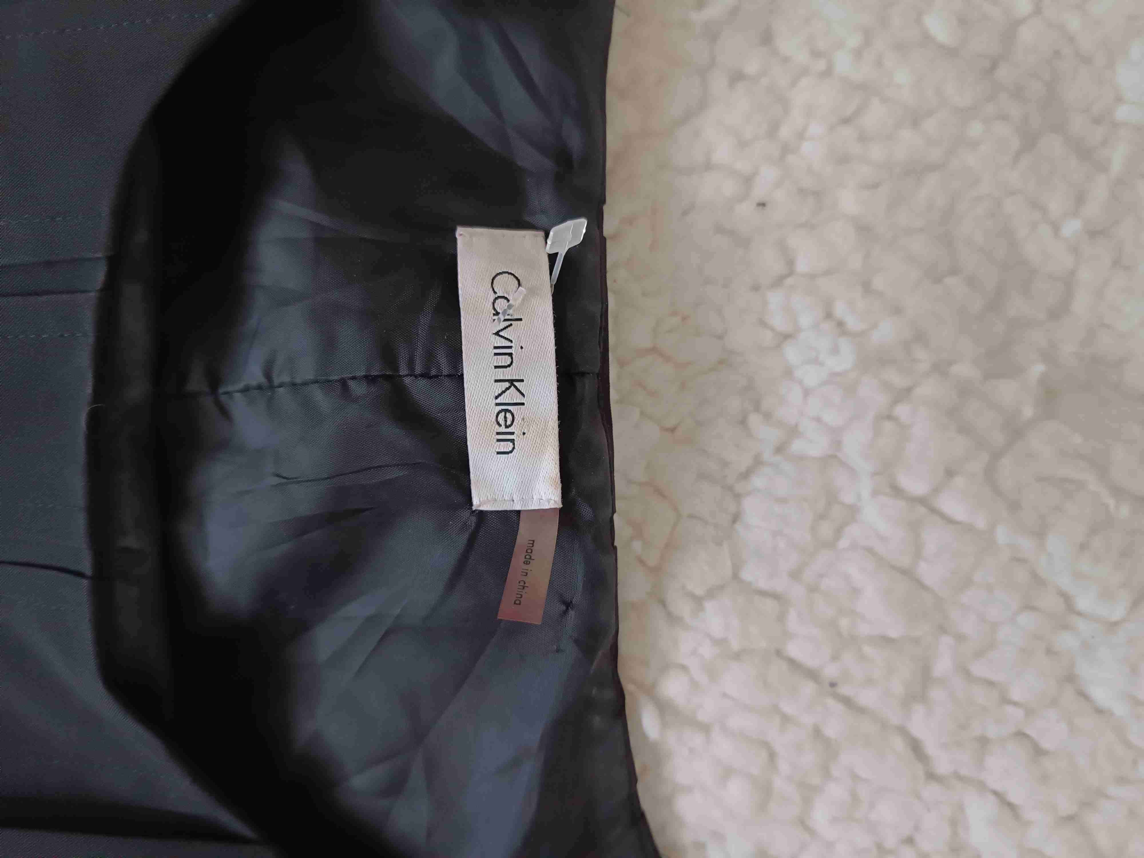 Vestido negro elegante - miniatura 3