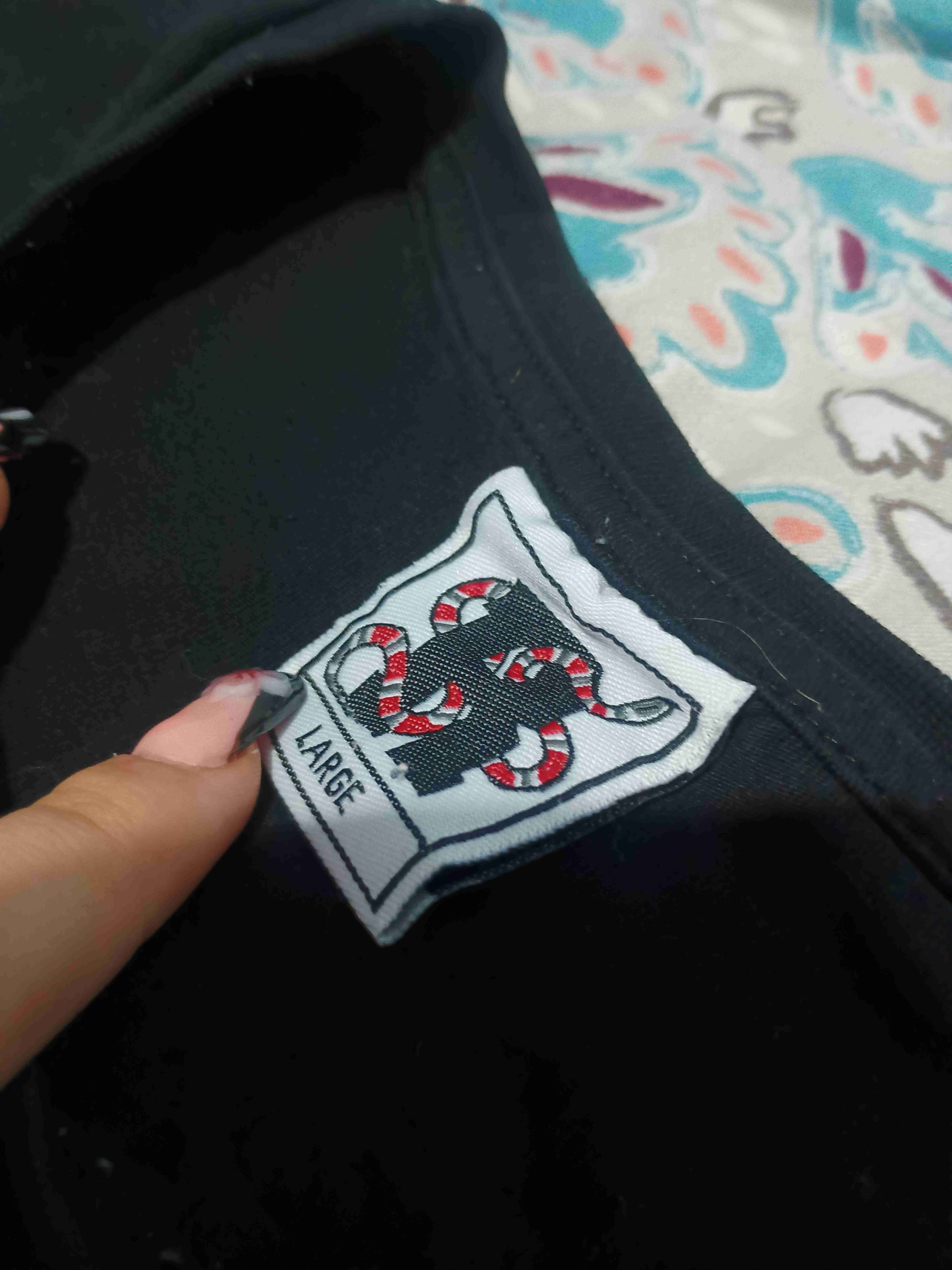 Polera negra con diseño Joy - miniatura 2