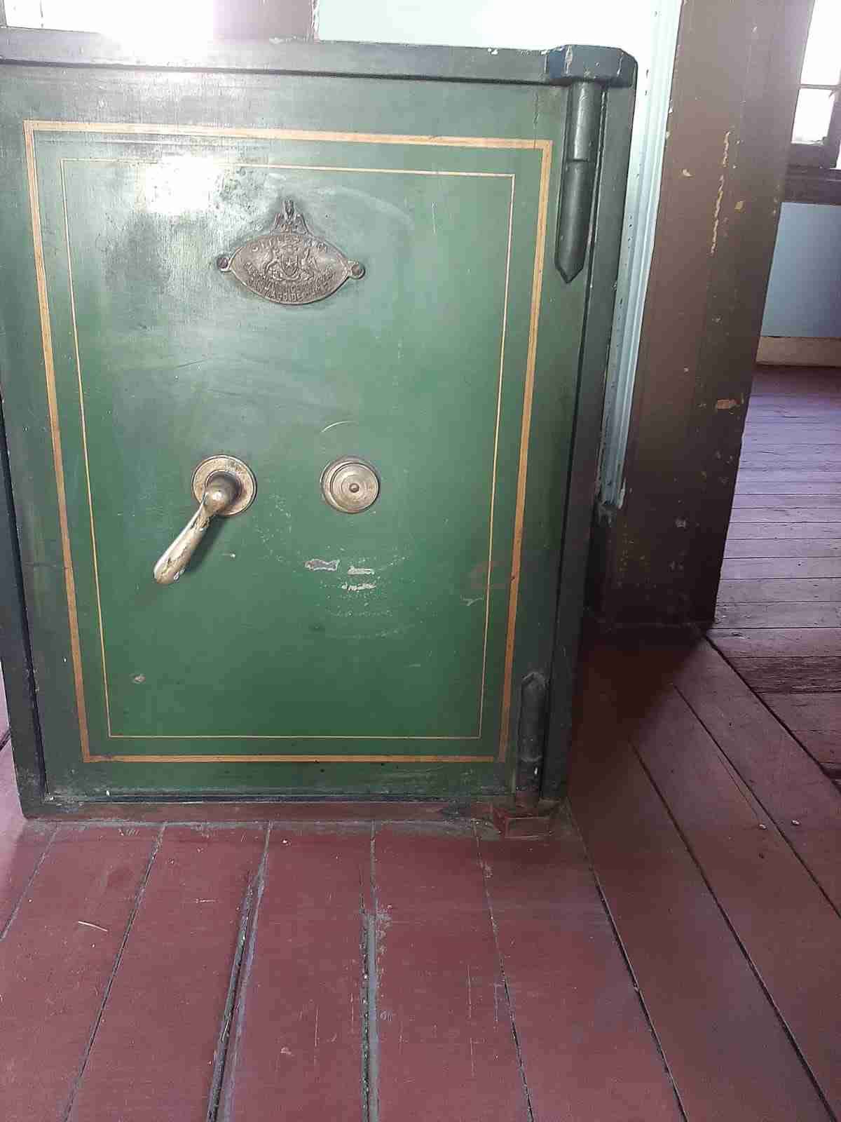 Caja fuerte antigua - miniatura 3