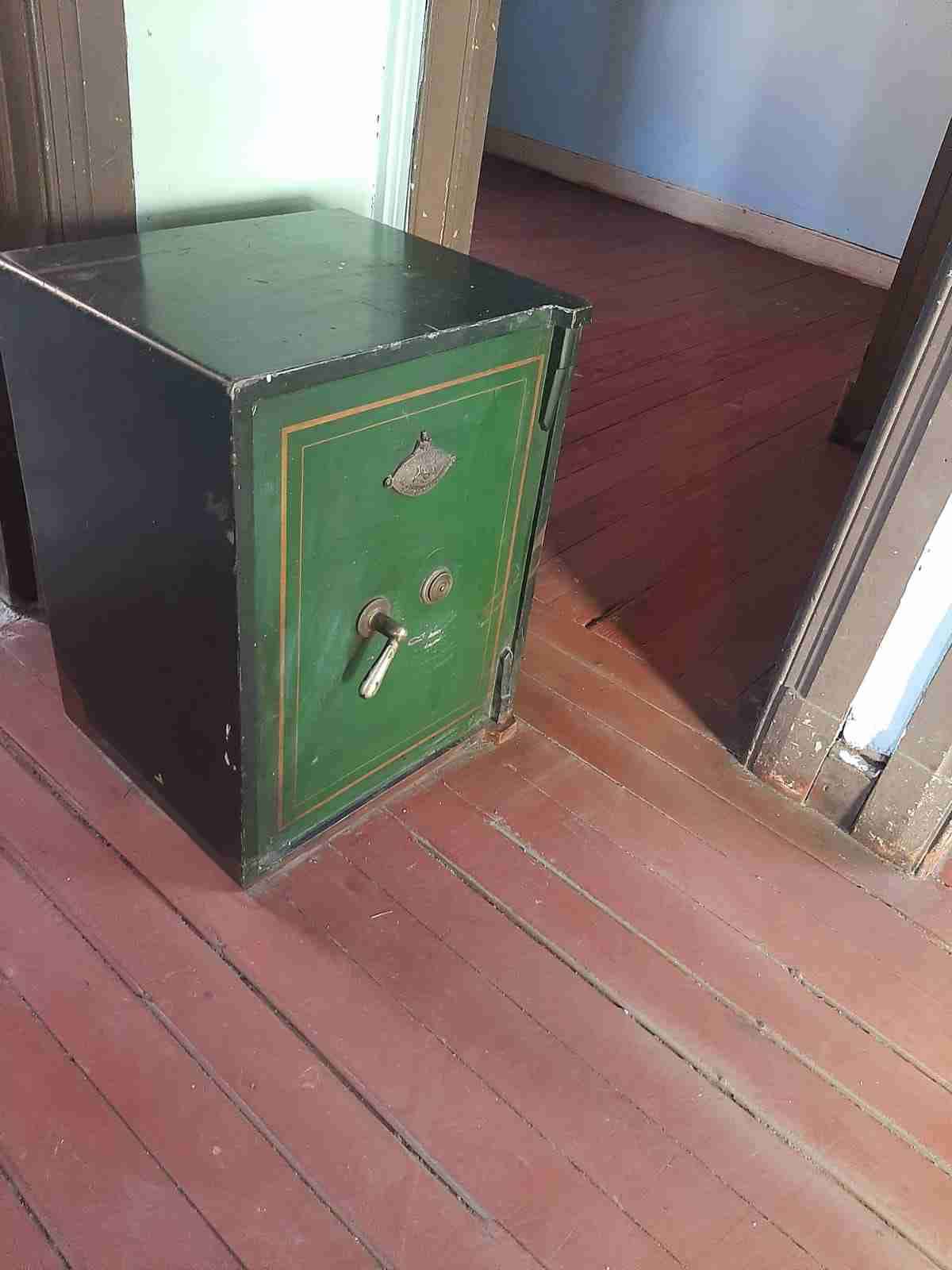 Caja fuerte antigua - miniatura 4