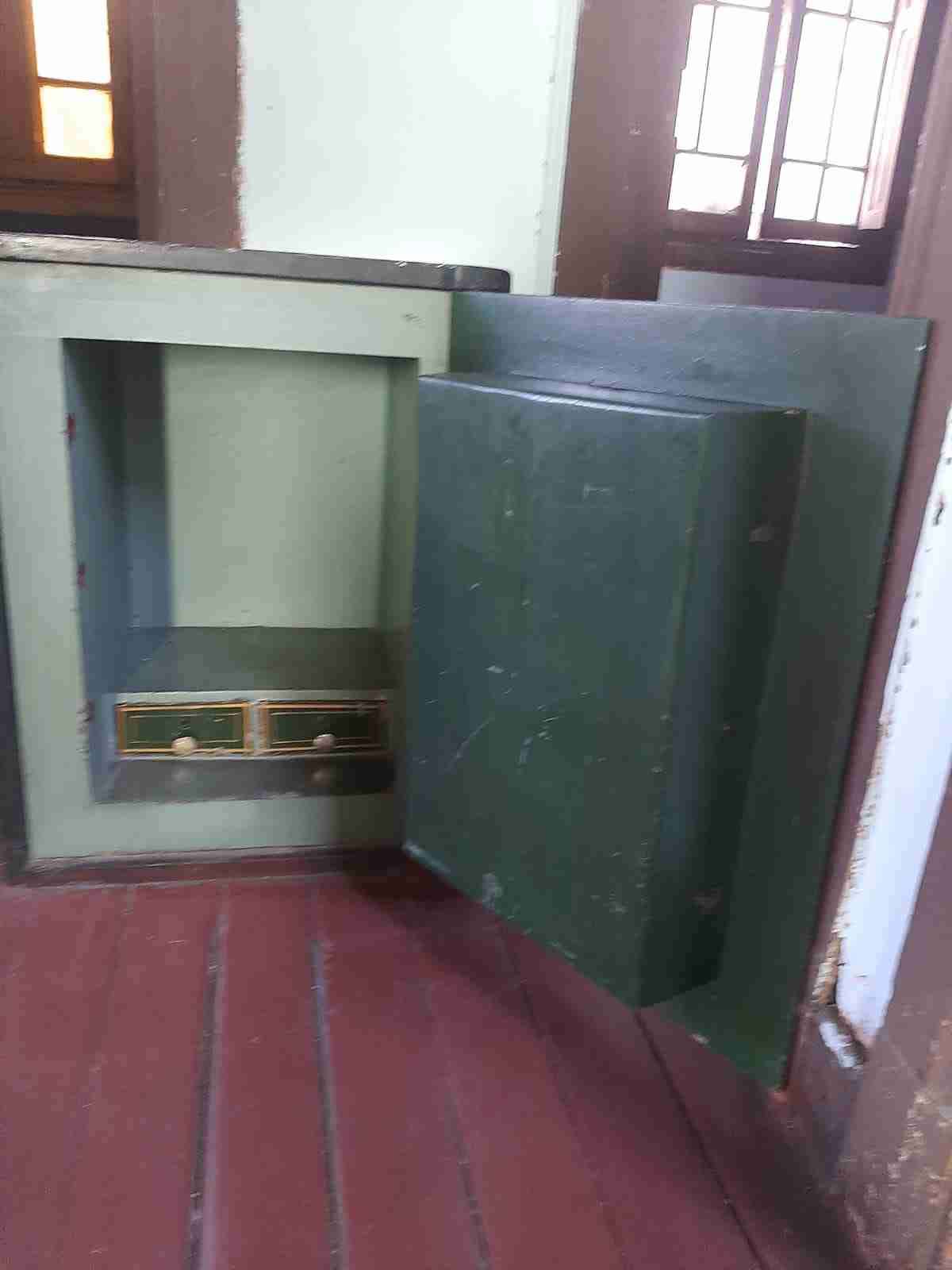 Caja fuerte antigua - miniatura 5