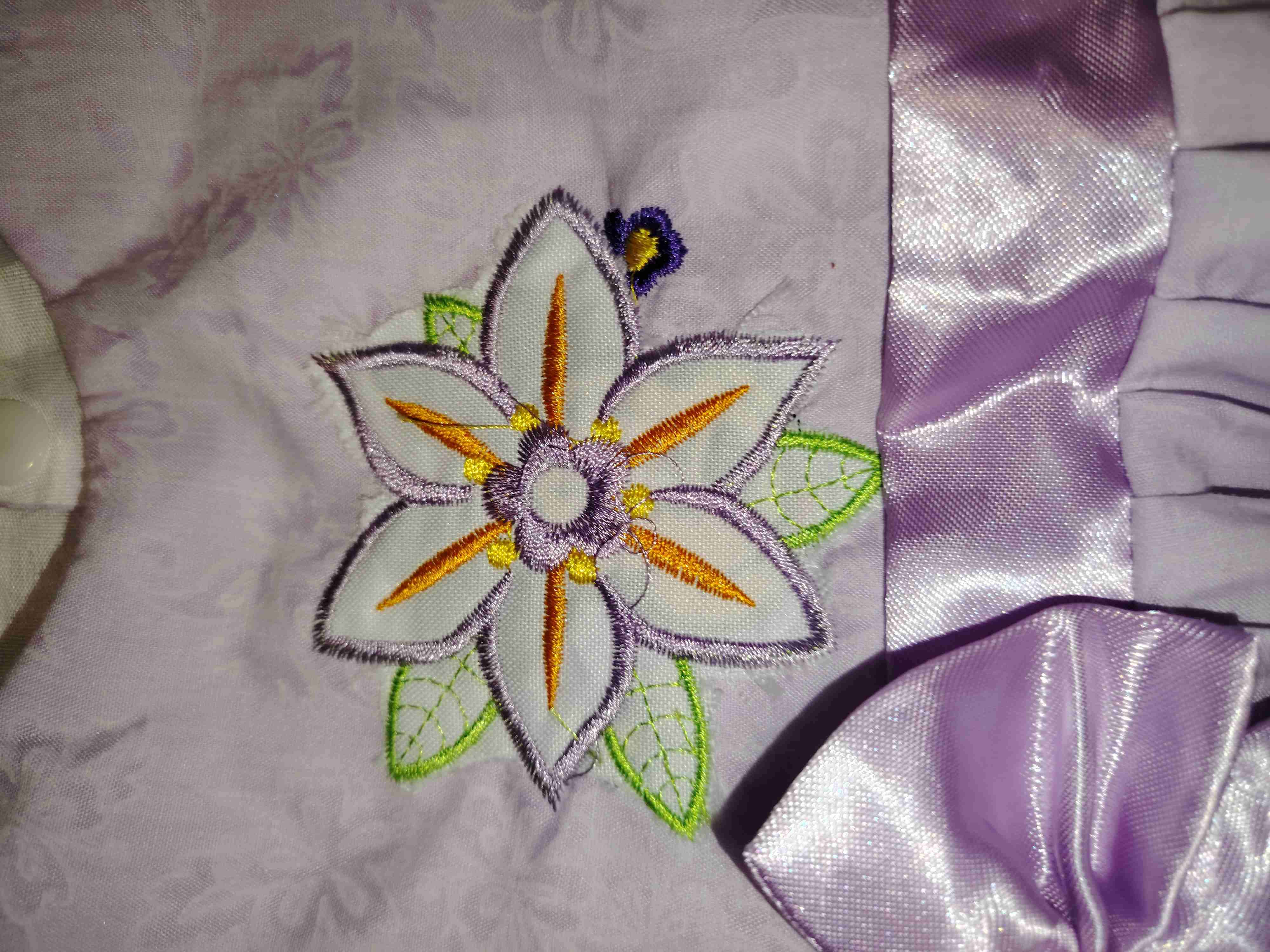 Vestido de niña lila con flores - miniatura 2