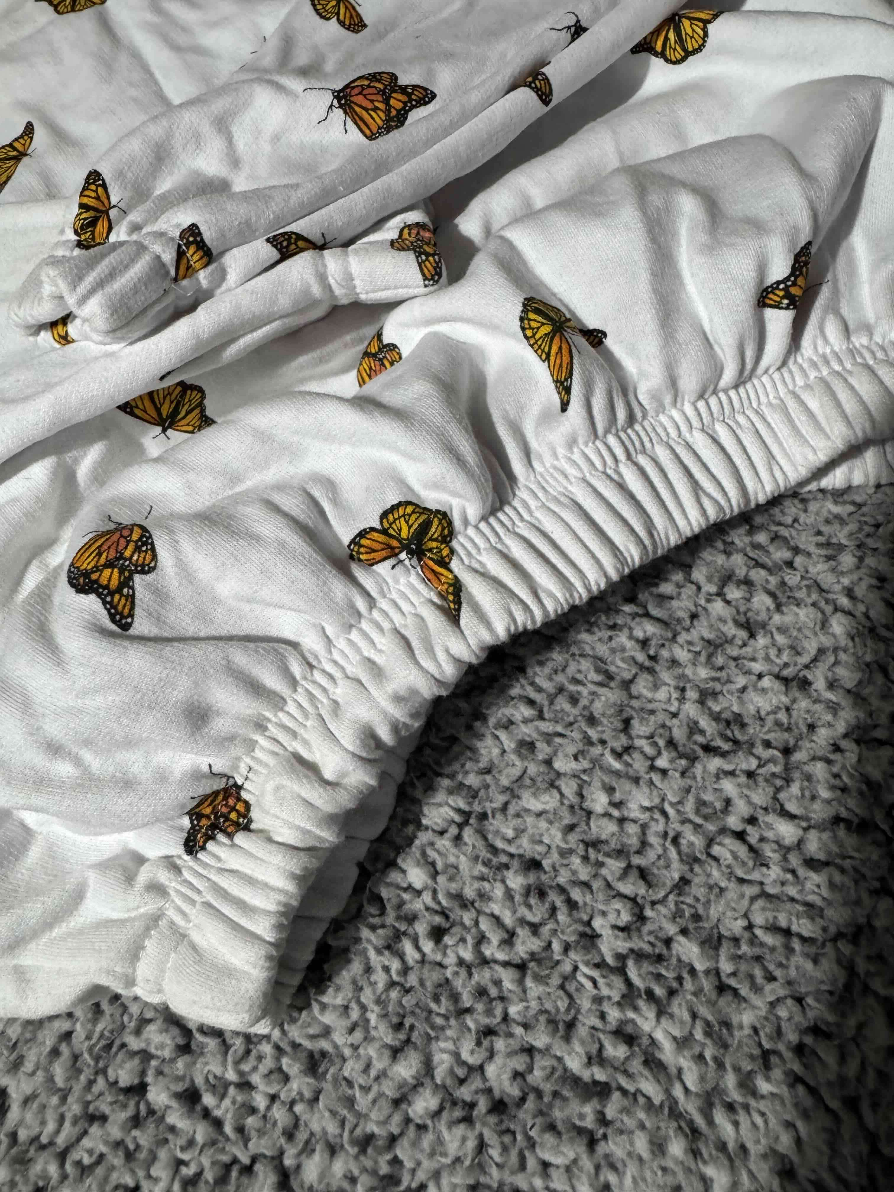 Polerón blanco con mariposas - miniatura 3
