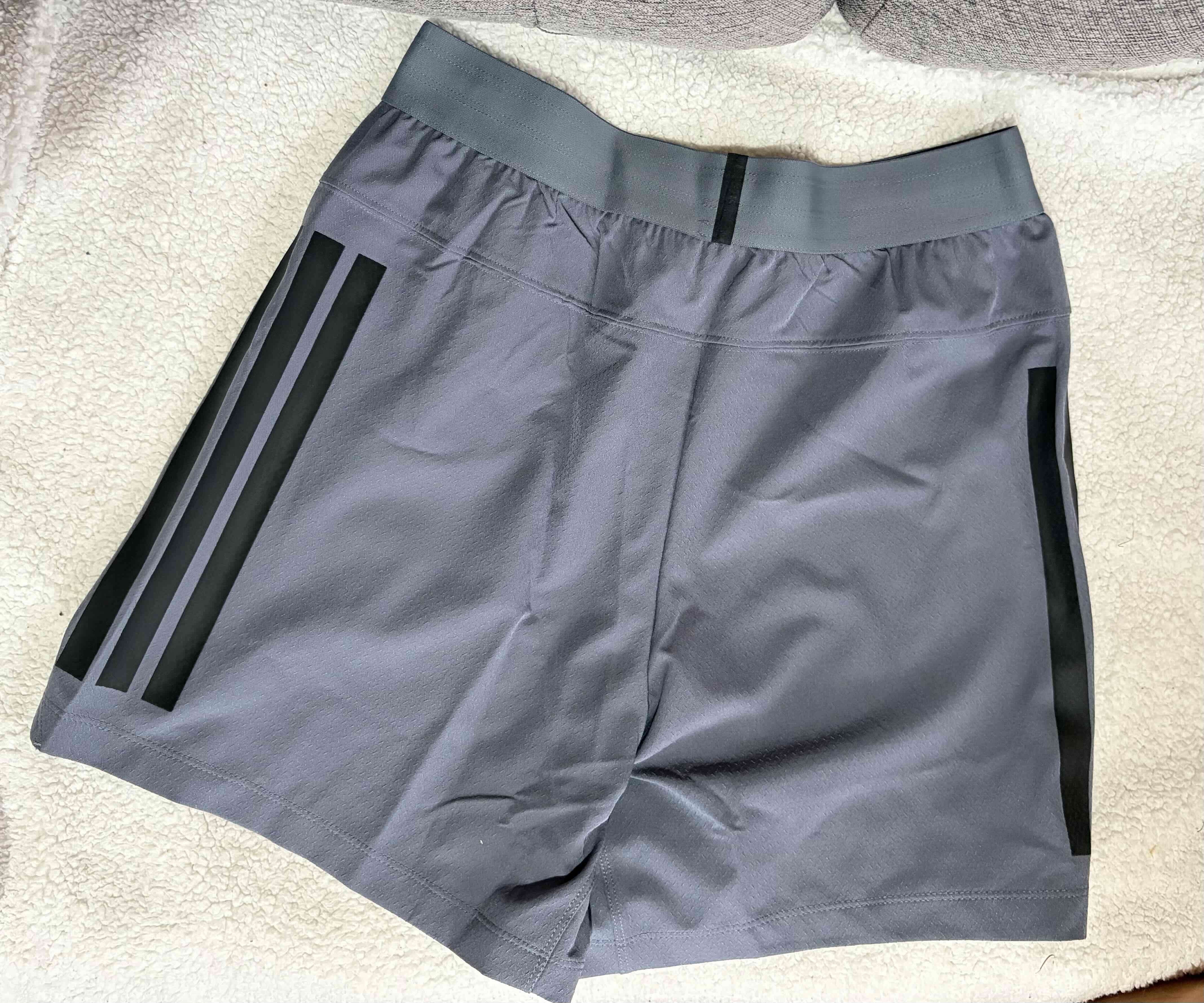 Shorts deportivos grises Adidas - miniatura 2