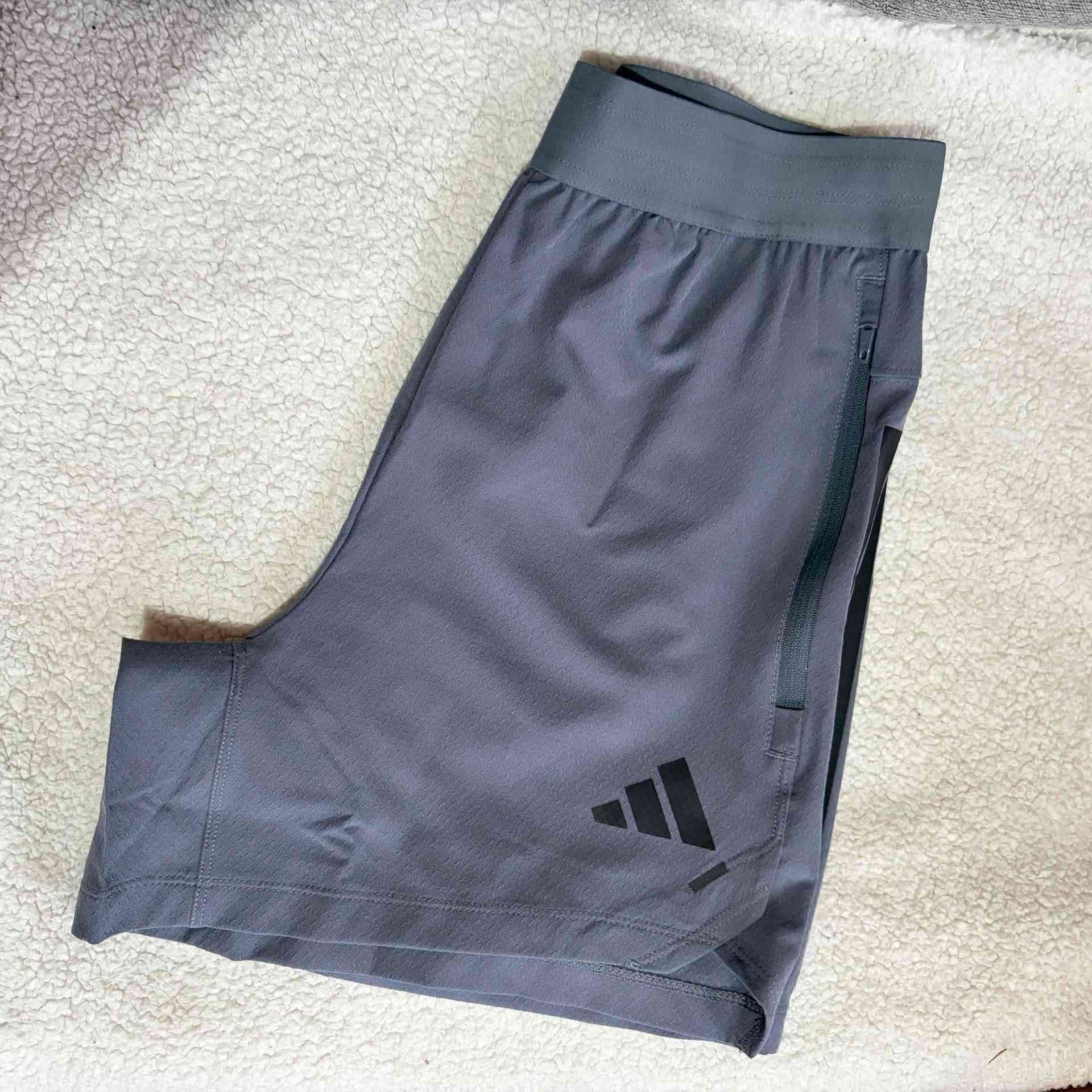 Shorts deportivos grises Adidas - miniatura 3